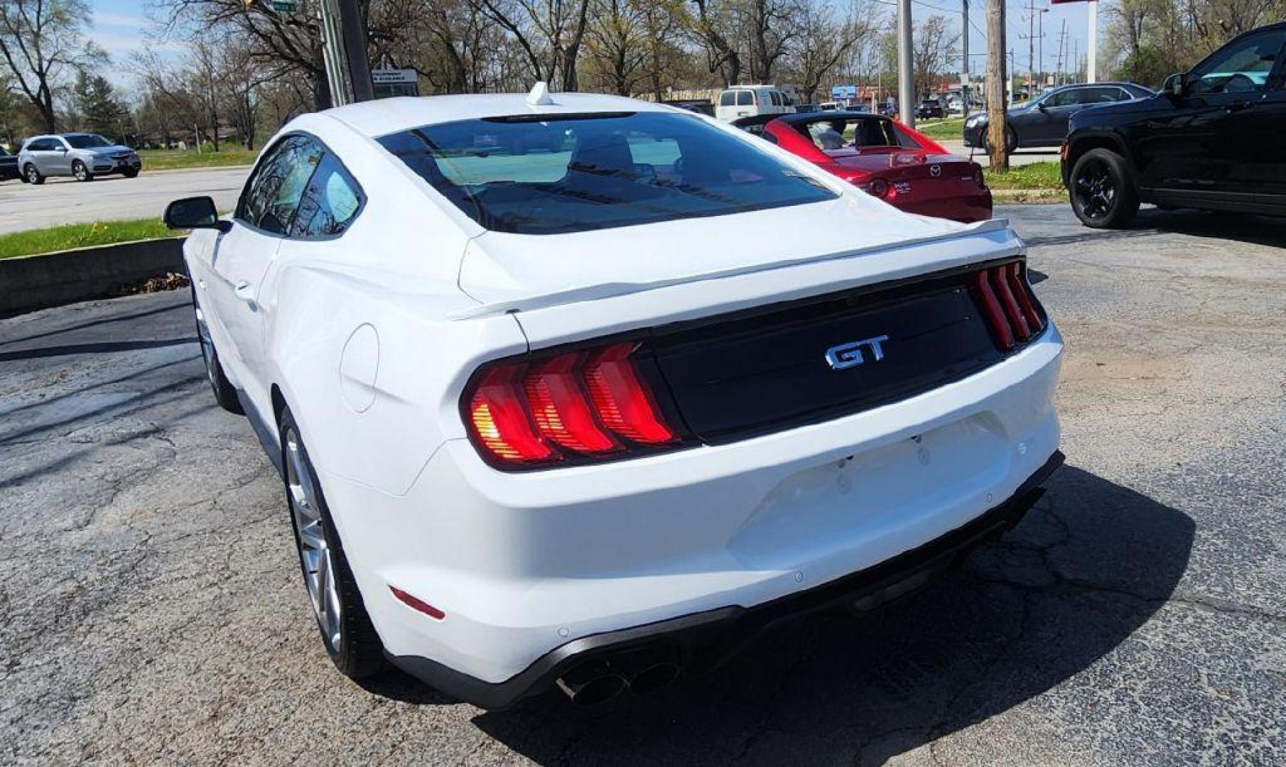 2020 WHITE FORD MUSTANG GT -RWD (1FA6P8CF5L5) with an 5.0L engine, Automatic transmission, located at 101 S. Halleck St., DeMotte, 46310, (219) 987-2922, 41.202343, -87.198189 - Photo#4