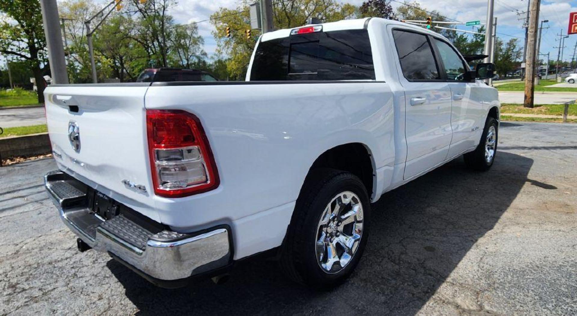 2022 WHITE RAM 1500 BIG HORN/LONE STAR - 4WD (1C6RRFFG0NN) with an 3.6L engine, Automatic transmission, located at 101 S. Halleck St., DeMotte, 46310, (219) 987-2922, 41.202343, -87.198189 - Photo#3