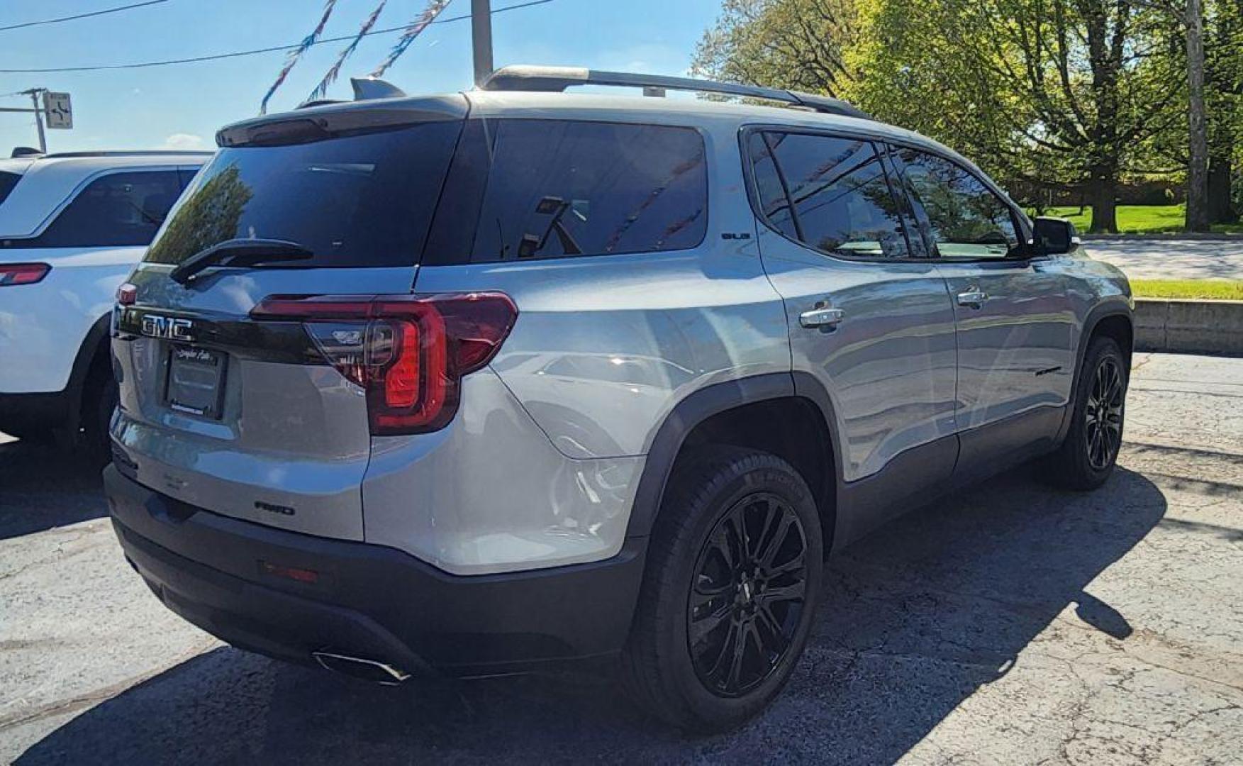2023 GRAY GMC ACADIA SLE - AWD (1GKKNRL4XPZ) with an 2.0L engine, Automatic transmission, located at 101 S. Halleck St., DeMotte, 46310, (219) 987-2922, 41.202343, -87.198189 - Photo#2
