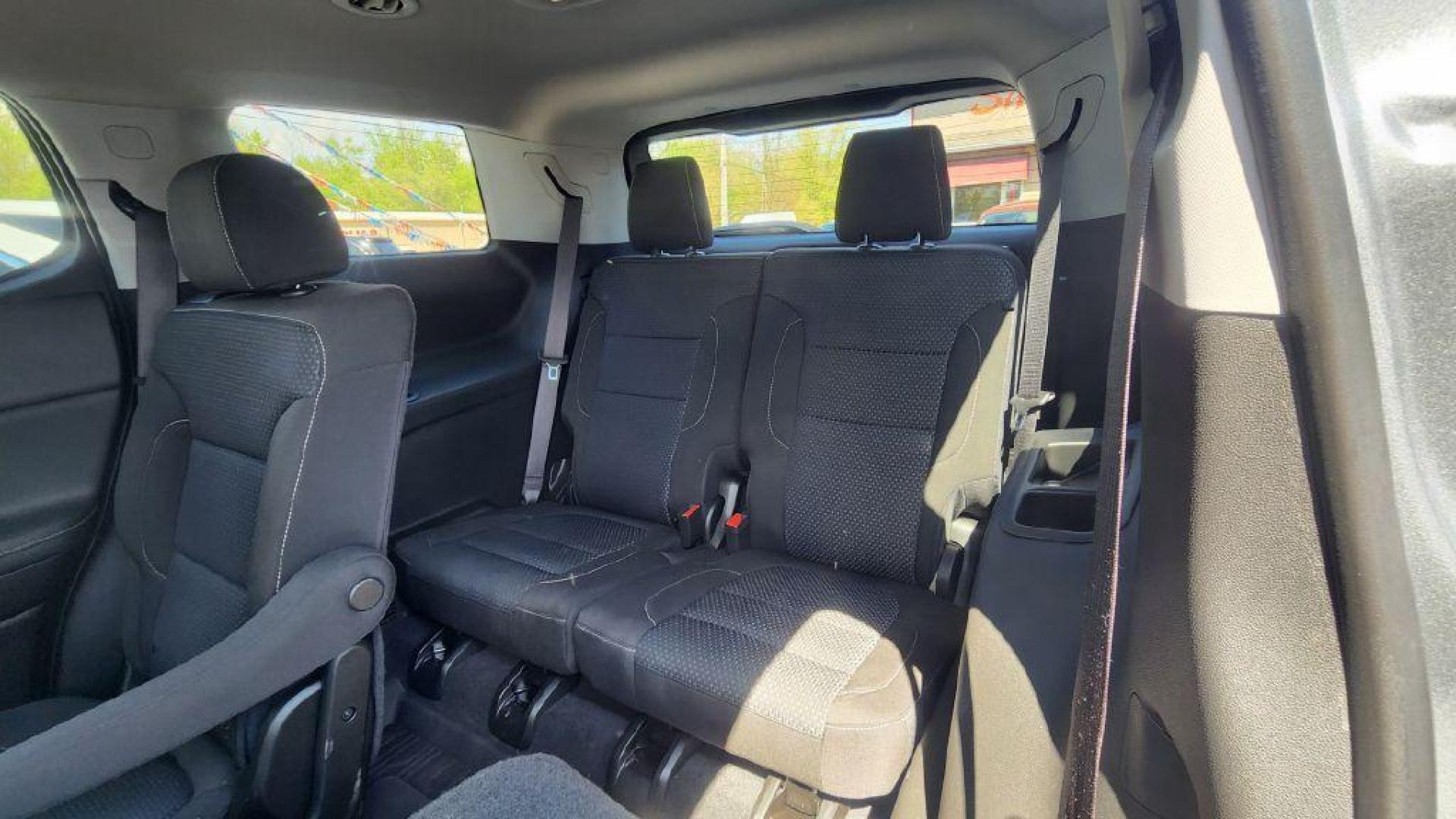 2023 GRAY GMC ACADIA SLE - AWD (1GKKNRL4XPZ) with an 2.0L engine, Automatic transmission, located at 101 S. Halleck St., DeMotte, 46310, (219) 987-2922, 41.202343, -87.198189 - Photo#7
