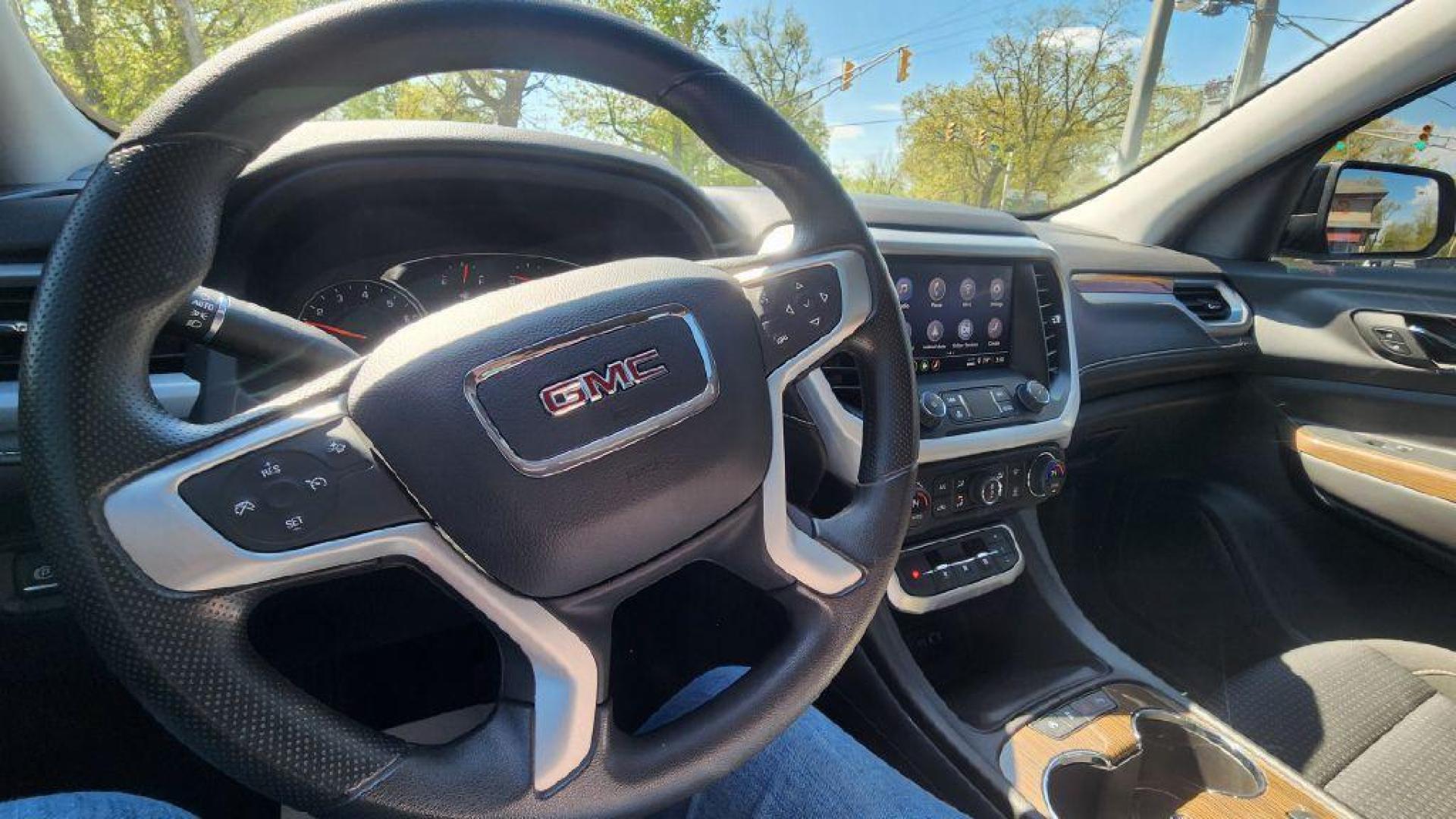 2023 GRAY GMC ACADIA SLE - AWD (1GKKNRL4XPZ) with an 2.0L engine, Automatic transmission, located at 101 S. Halleck St., DeMotte, 46310, (219) 987-2922, 41.202343, -87.198189 - Photo#11