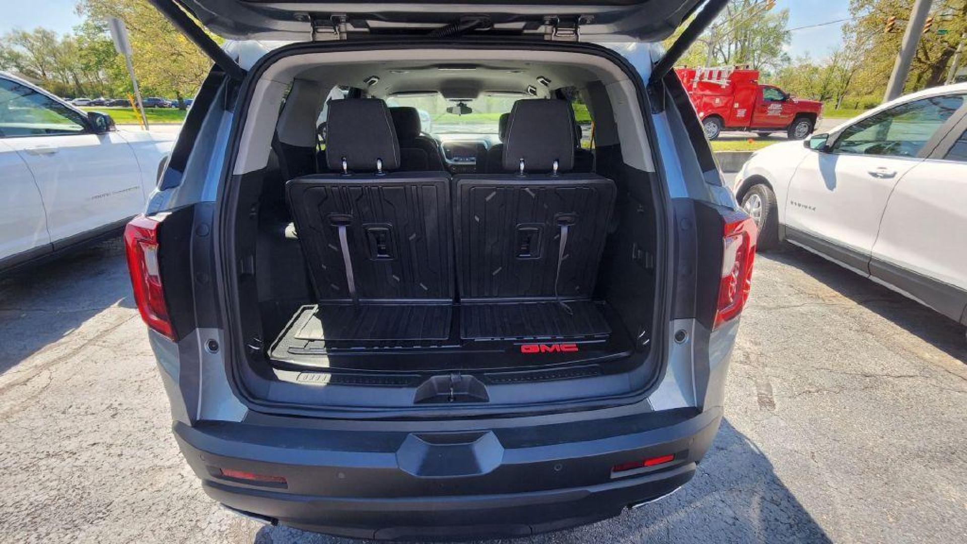 2023 GRAY GMC ACADIA SLE - AWD (1GKKNRL4XPZ) with an 2.0L engine, Automatic transmission, located at 101 S. Halleck St., DeMotte, 46310, (219) 987-2922, 41.202343, -87.198189 - Photo#25