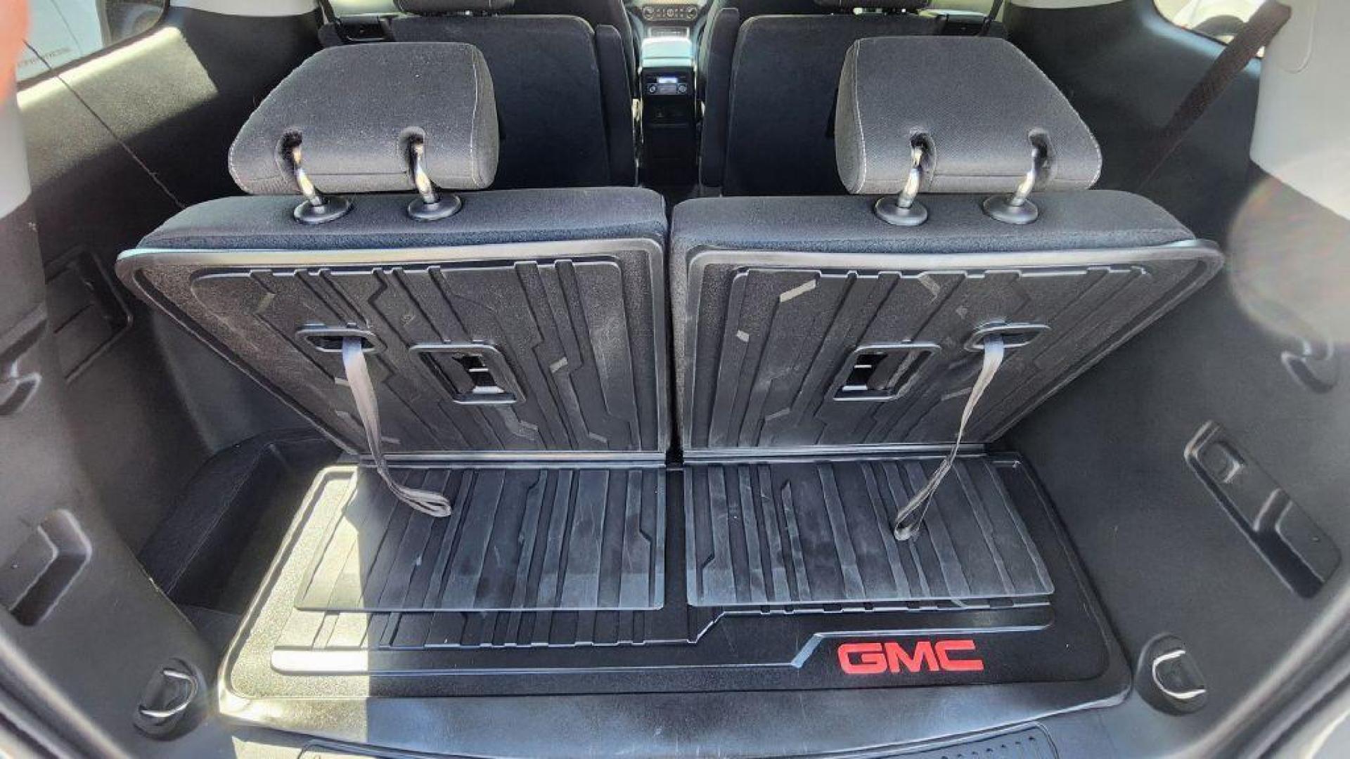 2023 GRAY GMC ACADIA SLE - AWD (1GKKNRL4XPZ) with an 2.0L engine, Automatic transmission, located at 101 S. Halleck St., DeMotte, 46310, (219) 987-2922, 41.202343, -87.198189 - Photo#27