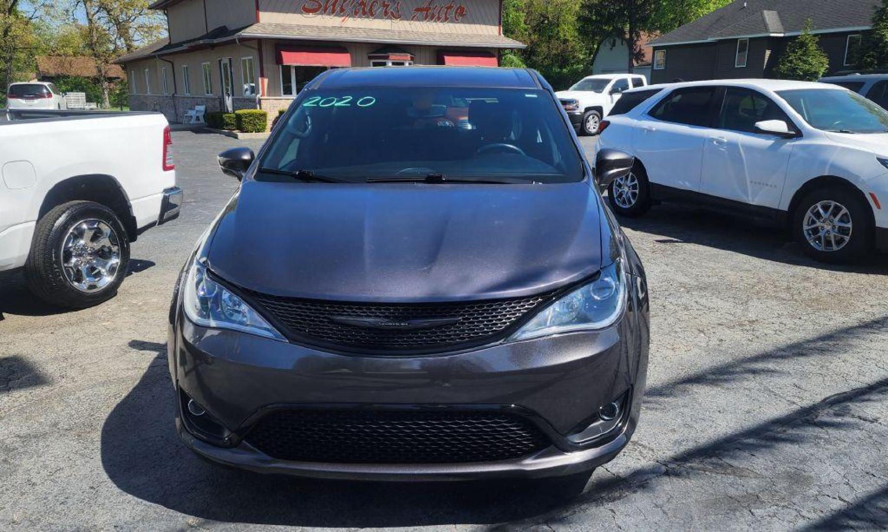 2020 GRAY CHRYSLER PACIFICA TOURING S -FWD (2C4RC1FG8LR) with an 3.6L engine, Automatic transmission, located at 101 S. Halleck St., DeMotte, 46310, (219) 987-2922, 41.202343, -87.198189 - Photo#1
