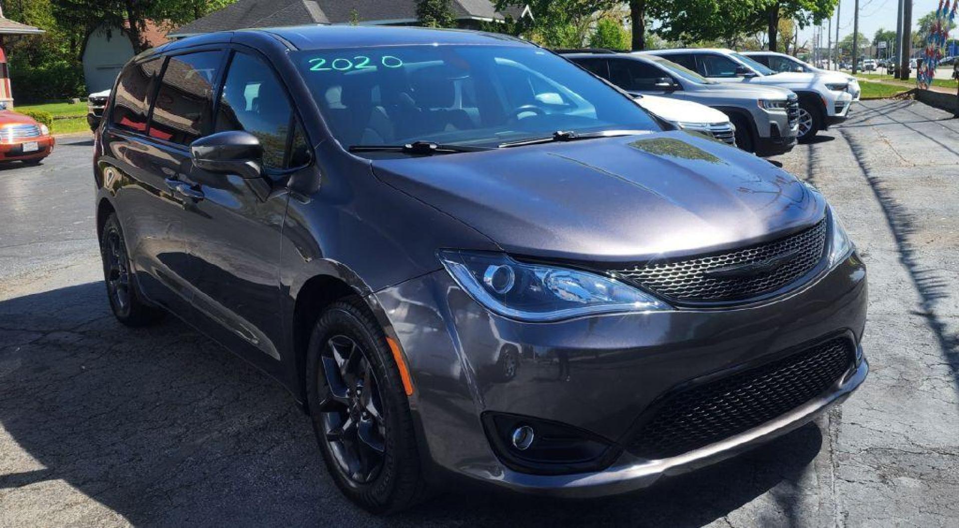 2020 GRAY CHRYSLER PACIFICA TOURING S -FWD (2C4RC1FG8LR) with an 3.6L engine, Automatic transmission, located at 101 S. Halleck St., DeMotte, 46310, (219) 987-2922, 41.202343, -87.198189 - Photo#2