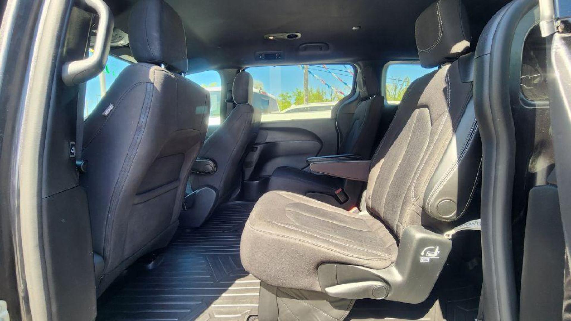 2020 GRAY CHRYSLER PACIFICA TOURING S -FWD (2C4RC1FG8LR) with an 3.6L engine, Automatic transmission, located at 101 S. Halleck St., DeMotte, 46310, (219) 987-2922, 41.202343, -87.198189 - Photo#6