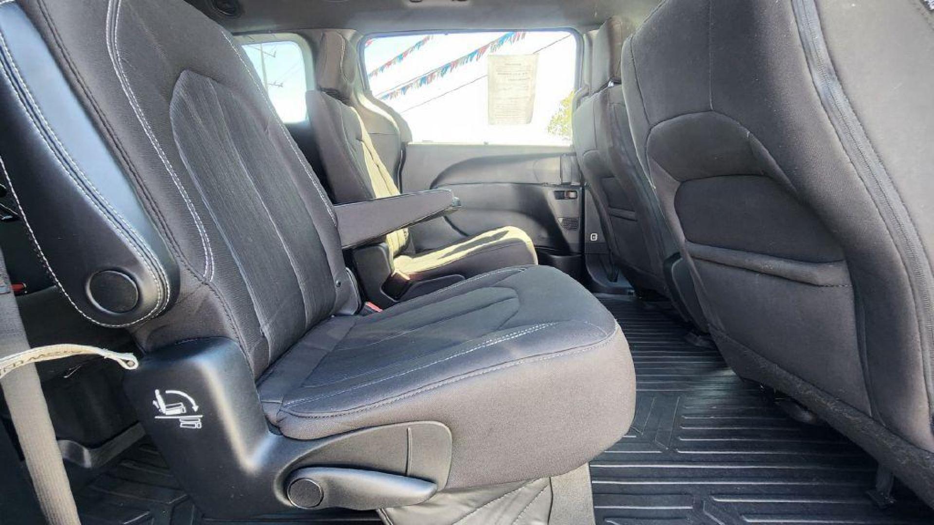 2020 GRAY CHRYSLER PACIFICA TOURING S -FWD (2C4RC1FG8LR) with an 3.6L engine, Automatic transmission, located at 101 S. Halleck St., DeMotte, 46310, (219) 987-2922, 41.202343, -87.198189 - Photo#9