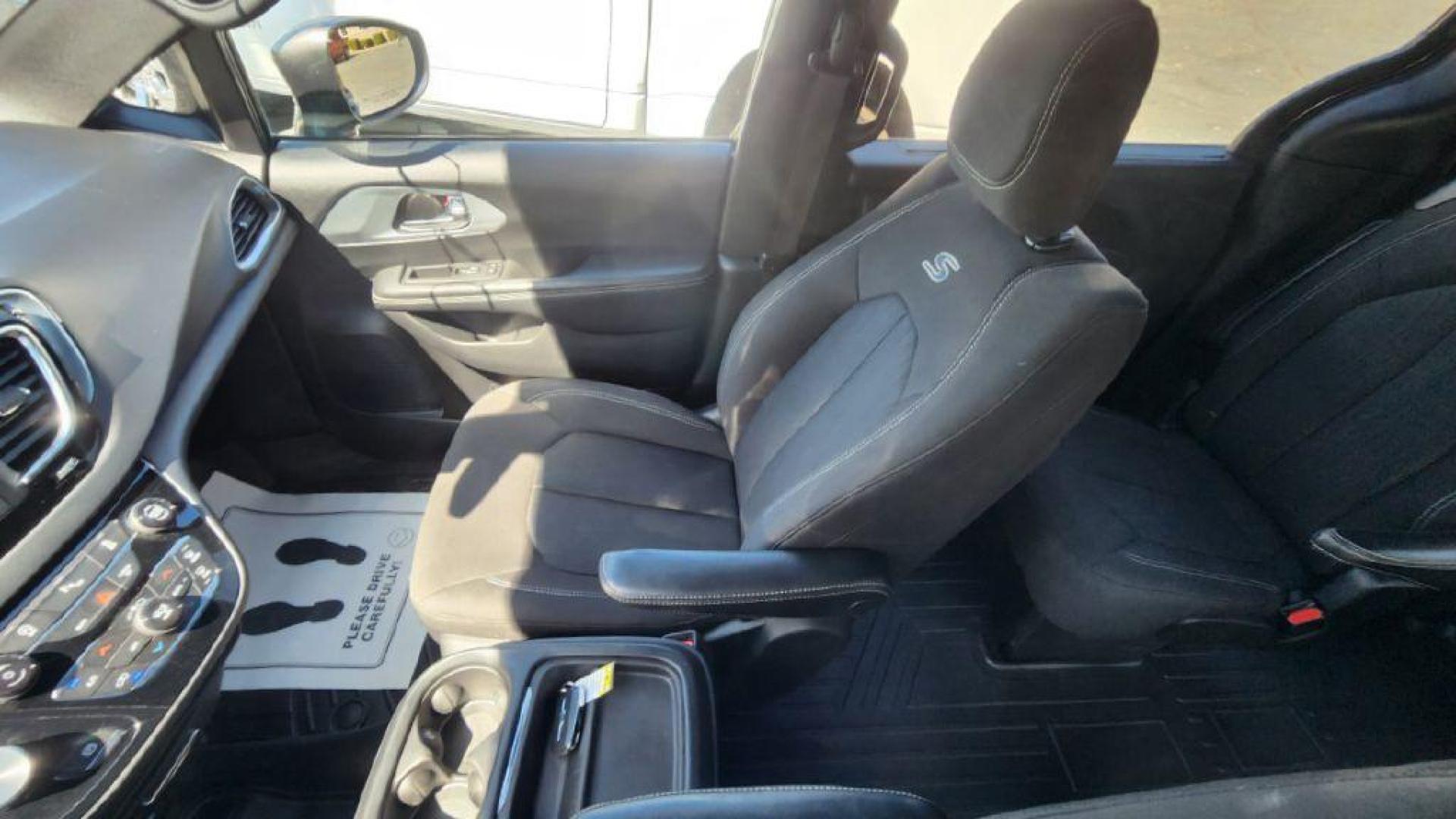 2020 GRAY CHRYSLER PACIFICA TOURING S -FWD (2C4RC1FG8LR) with an 3.6L engine, Automatic transmission, located at 101 S. Halleck St., DeMotte, 46310, (219) 987-2922, 41.202343, -87.198189 - Photo#12