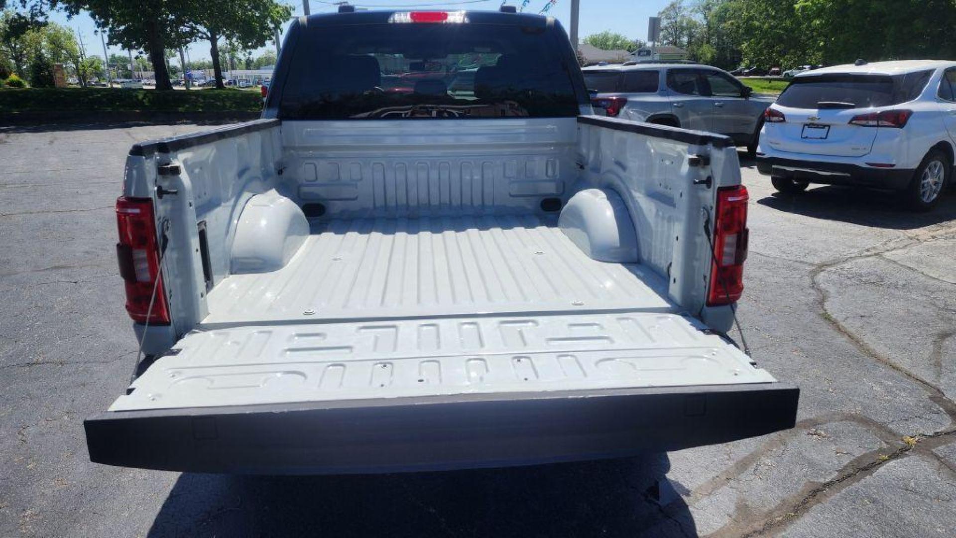 2023 GRAY FORD F150 SUPERCREW - 4WD (1FTEW1EP0PK) with an 2.7L engine, Automatic transmission, located at 101 S. Halleck St., DeMotte, 46310, (219) 987-2922, 41.202343, -87.198189 - Photo#6