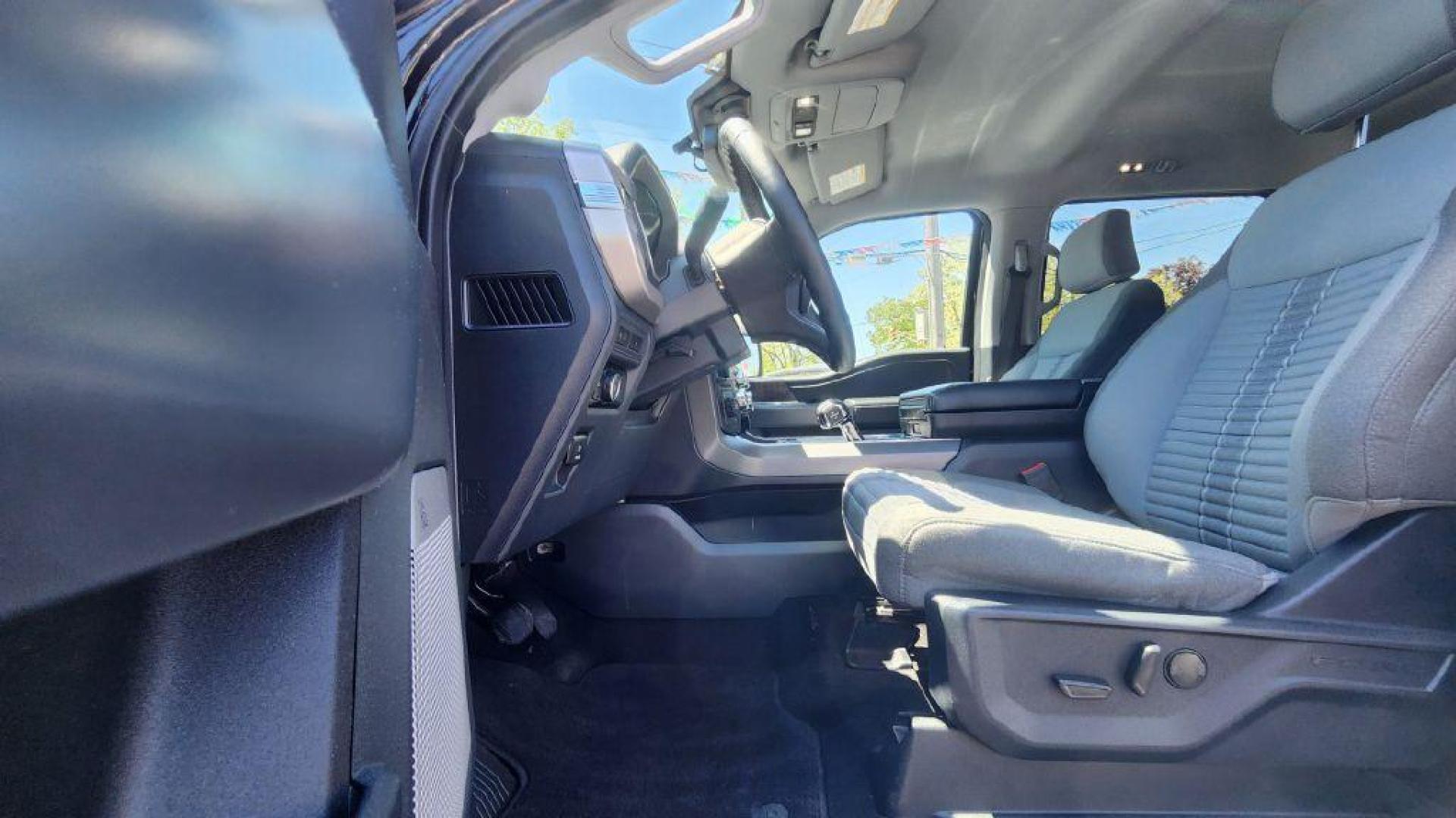 2023 GRAY FORD F150 SUPERCREW - 4WD (1FTEW1EP0PK) with an 2.7L engine, Automatic transmission, located at 101 S. Halleck St., DeMotte, 46310, (219) 987-2922, 41.202343, -87.198189 - Photo#7