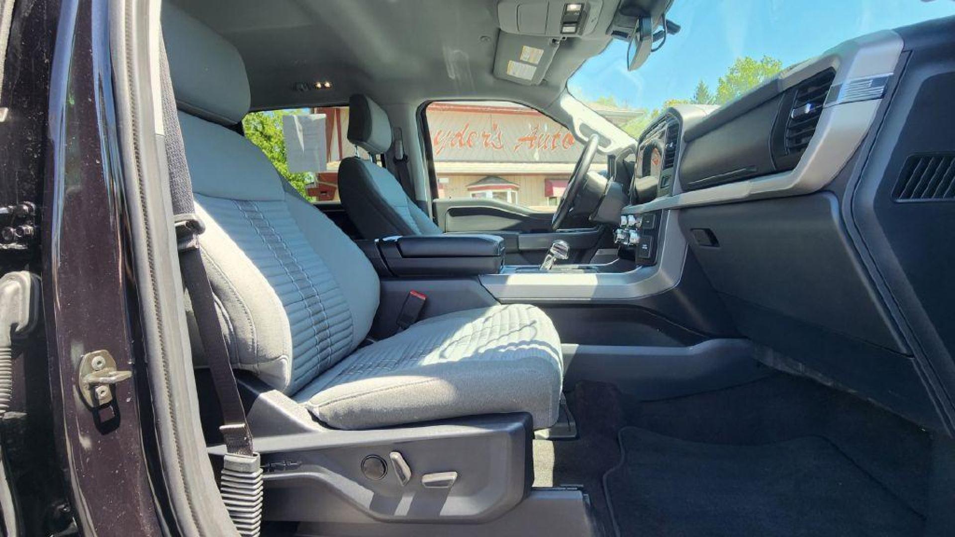 2023 GRAY FORD F150 SUPERCREW - 4WD (1FTEW1EP0PK) with an 2.7L engine, Automatic transmission, located at 101 S. Halleck St., DeMotte, 46310, (219) 987-2922, 41.202343, -87.198189 - Photo#10