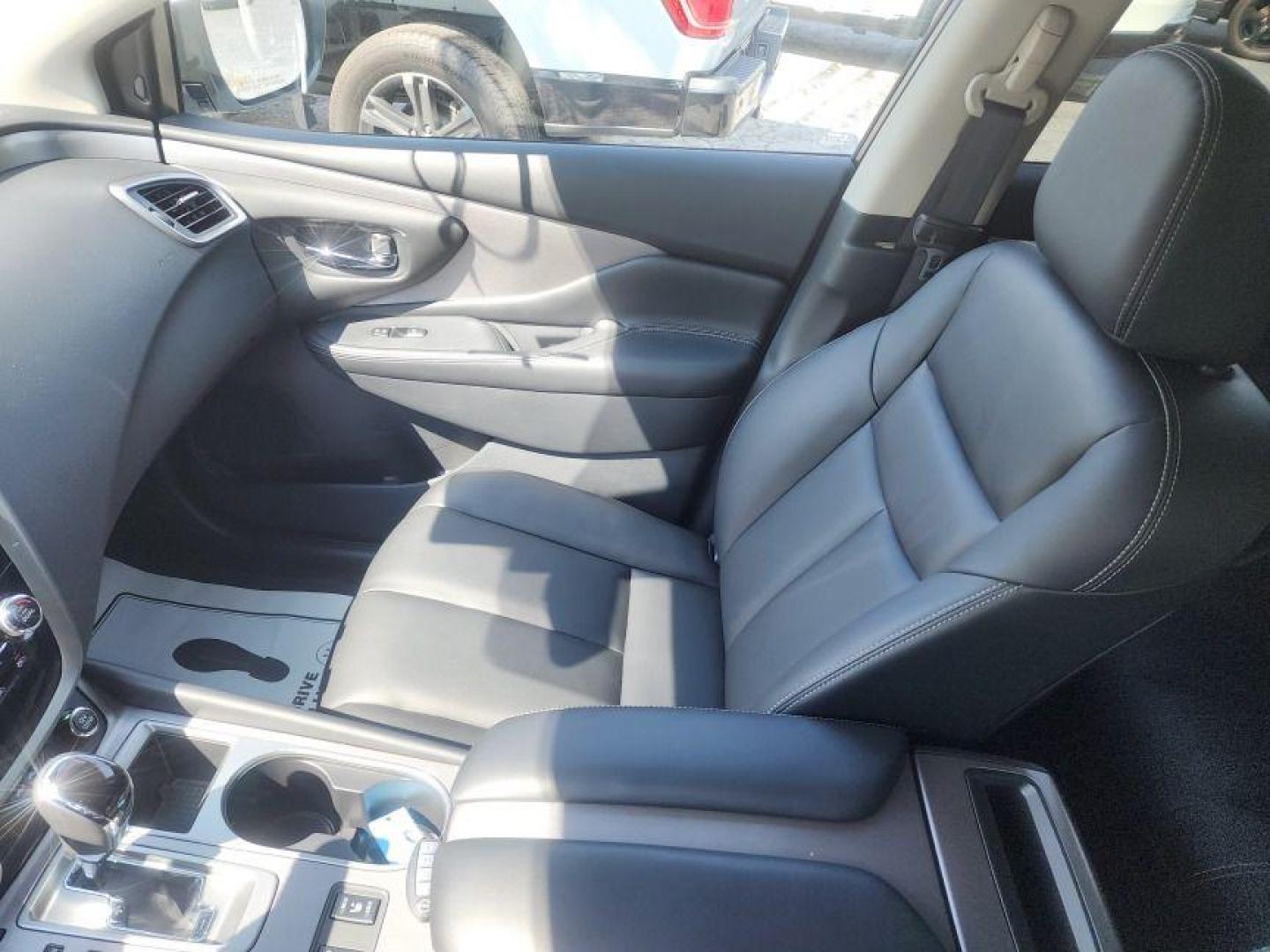 2024 WHITE NISSAN MURANO - AWD SV (5N1AZ2BSXRC) with an 3.5L engine, Continuously Variable transmission, located at 101 S. Halleck St., DeMotte, 46310, (219) 987-2922, 41.202343, -87.198189 - Photo#11