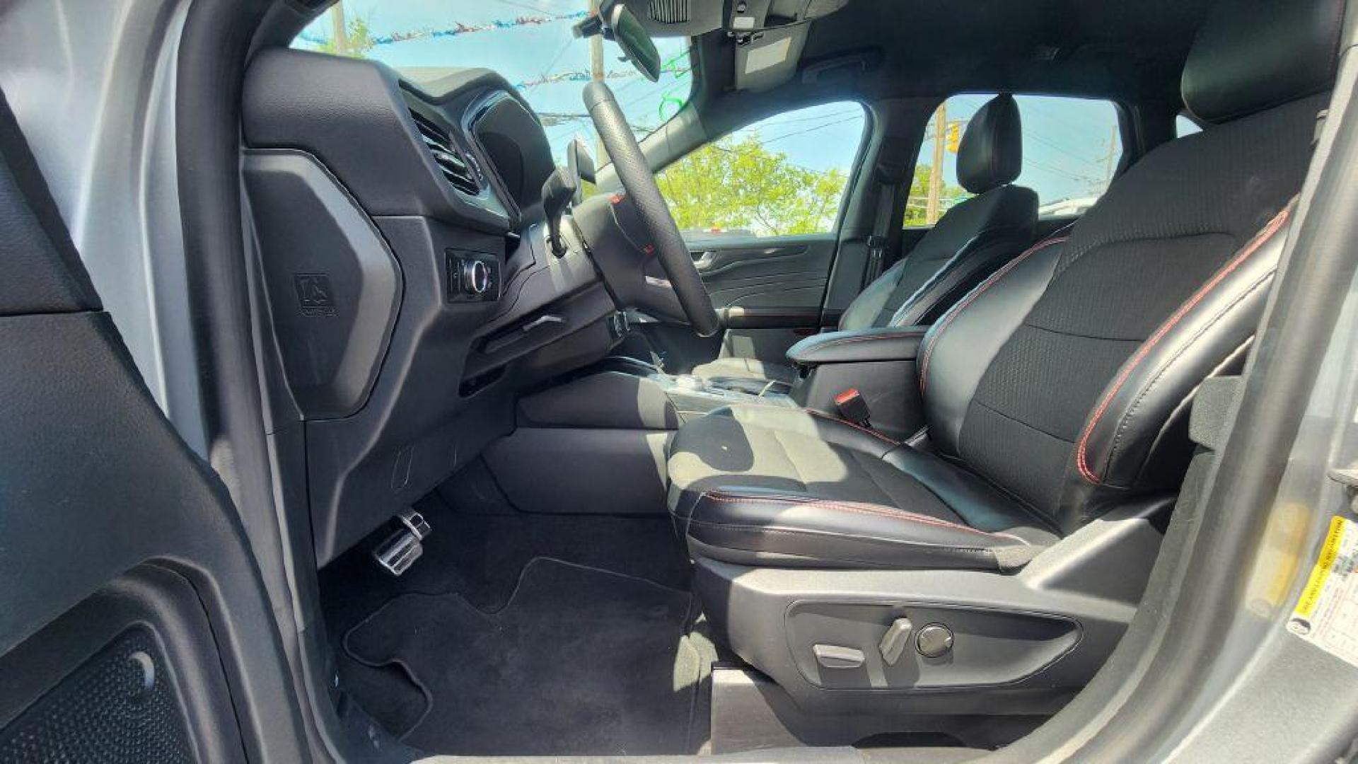 2024 SILVER FORD ESCAPE ST LINE (1FMCU0MNXRU) with an 1.5L engine, Automatic transmission, located at 101 S. Halleck St., DeMotte, 46310, (219) 987-2922, 41.202343, -87.198189 - Photo#5