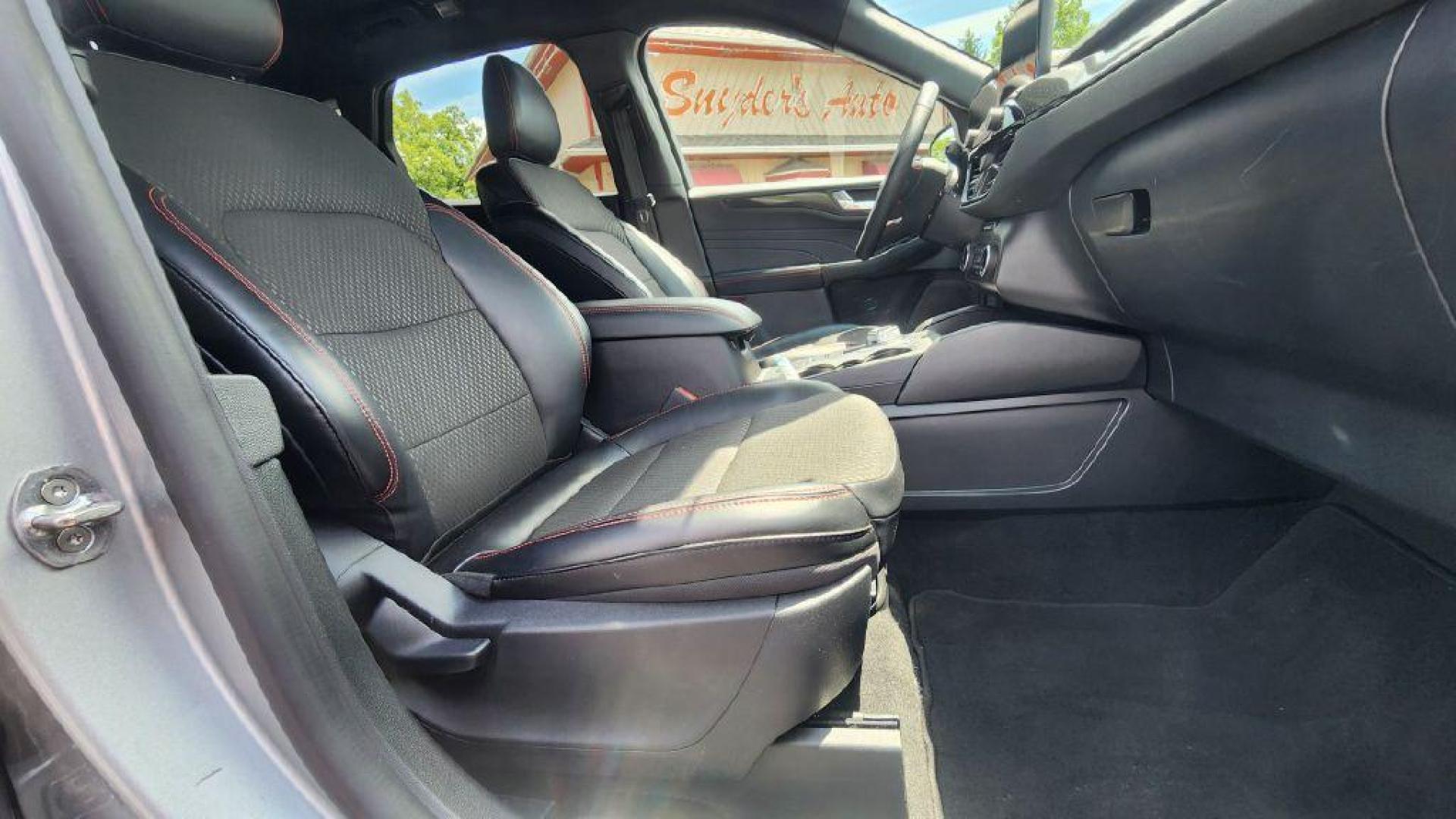 2024 SILVER FORD ESCAPE ST LINE (1FMCU0MNXRU) with an 1.5L engine, Automatic transmission, located at 101 S. Halleck St., DeMotte, 46310, (219) 987-2922, 41.202343, -87.198189 - Photo#8