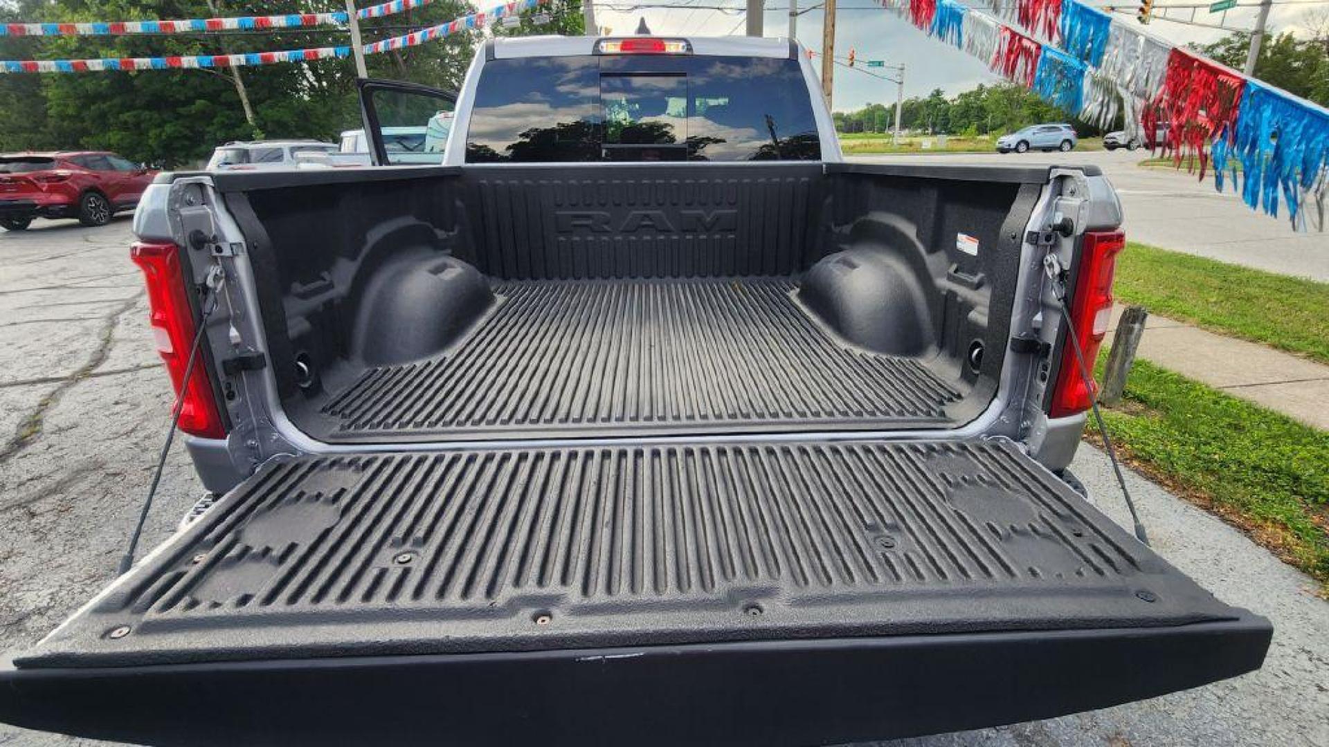 2025 SILVER RAM 1500 BIG HORN/LONE STAR- 4WD (1C6RRFFGXSN) with an 3.6L engine, Automatic transmission, located at 101 S. Halleck St., DeMotte, 46310, (219) 987-2922, 41.202343, -87.198189 - Photo#8
