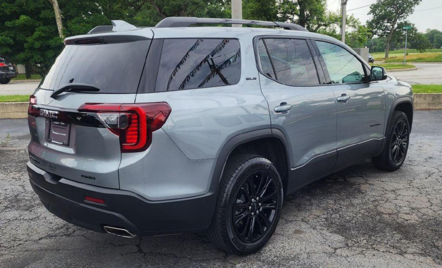2023 GRAY GMC ACADIA SLE - AWD (1GKKNRL49PZ) with an 2.0L engine, Automatic transmission, located at 101 S. Halleck St., DeMotte, 46310, (219) 987-2922, 41.202343, -87.198189 - Photo#2