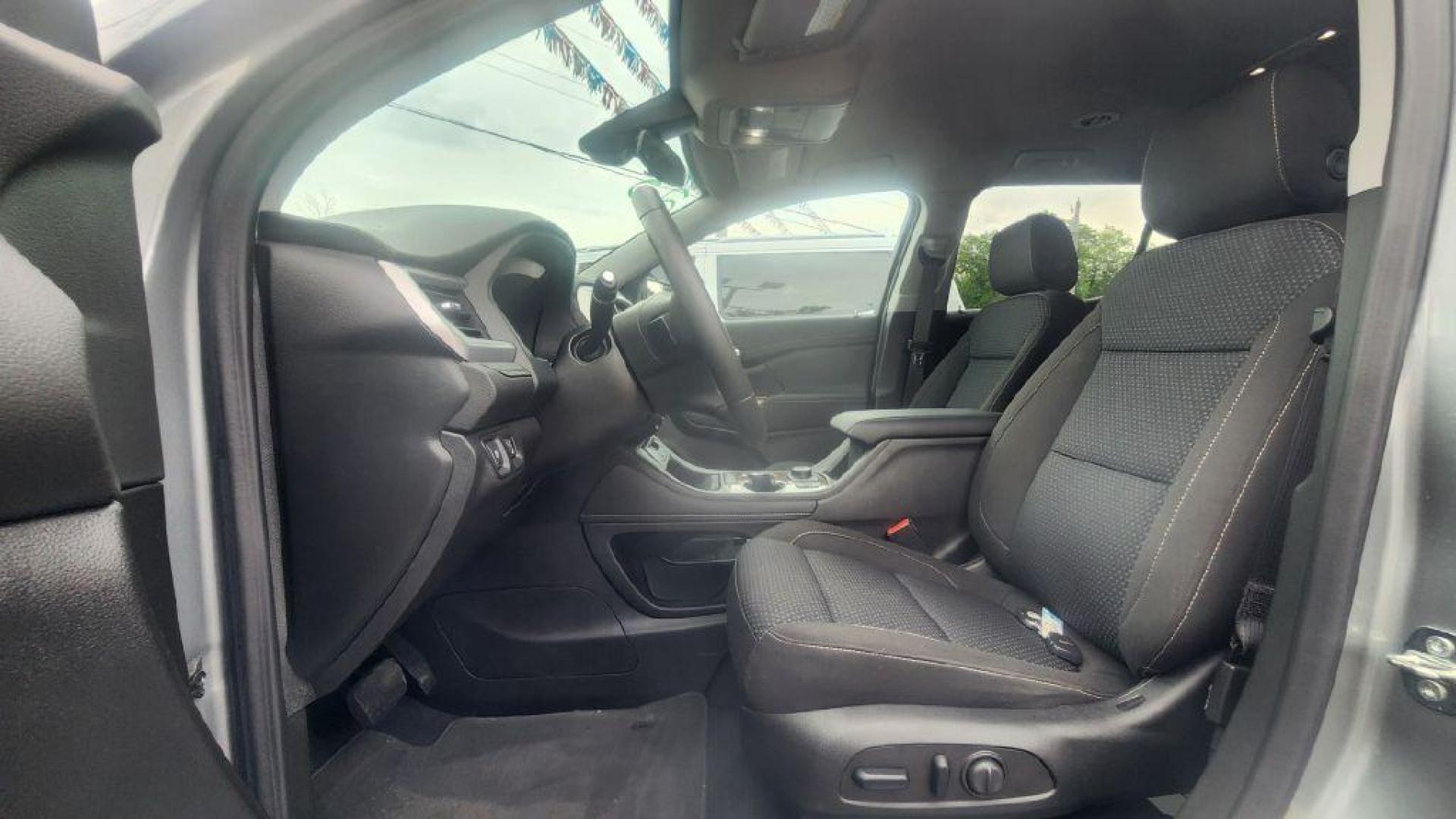 2023 GRAY GMC ACADIA SLE - AWD (1GKKNRL49PZ) with an 2.0L engine, Automatic transmission, located at 101 S. Halleck St., DeMotte, 46310, (219) 987-2922, 41.202343, -87.198189 - Photo#4