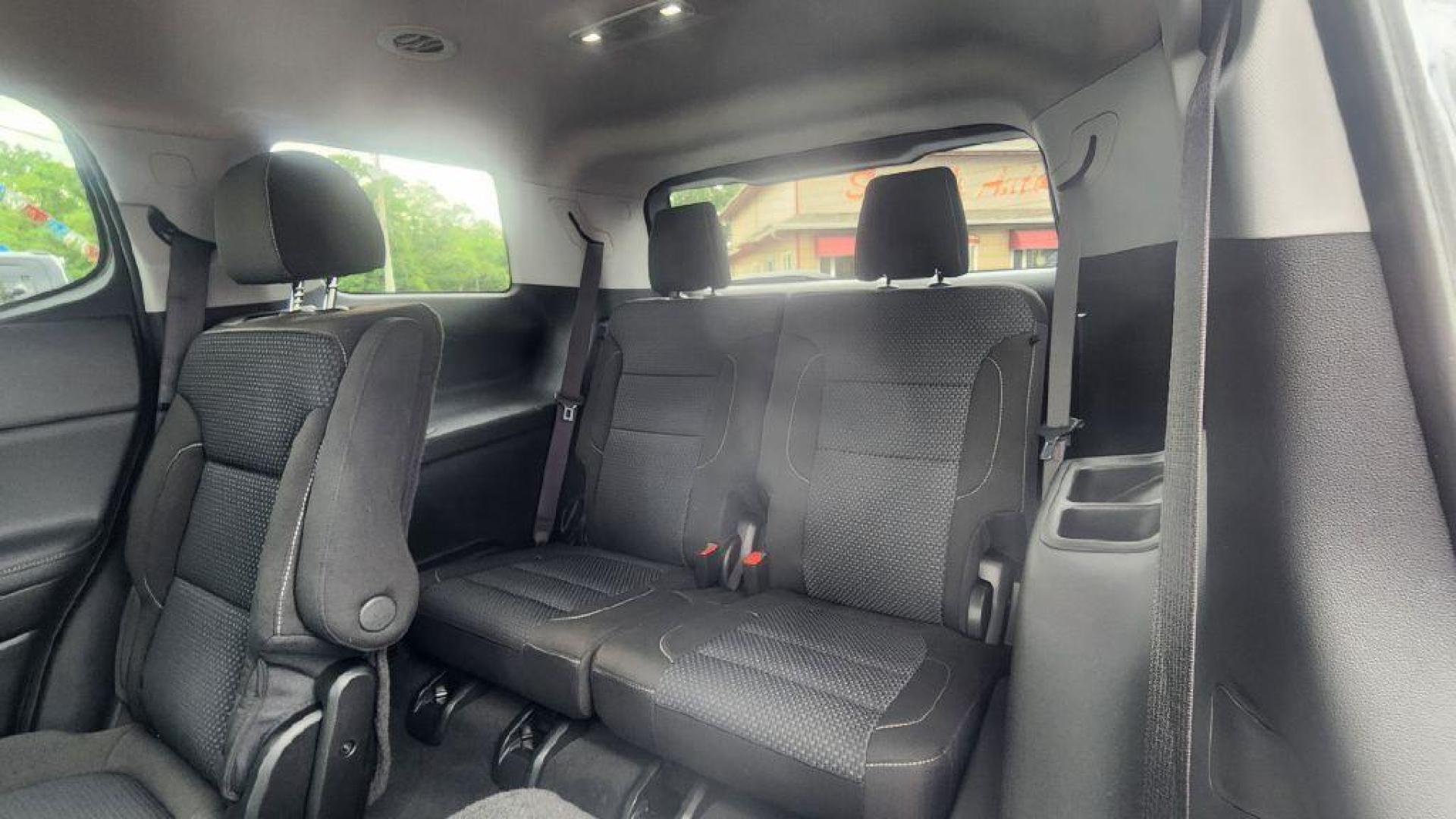 2023 GRAY GMC ACADIA SLE - AWD (1GKKNRL49PZ) with an 2.0L engine, Automatic transmission, located at 101 S. Halleck St., DeMotte, 46310, (219) 987-2922, 41.202343, -87.198189 - Photo#6