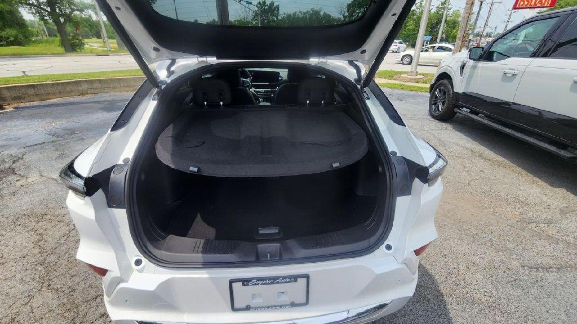 2025 WHITE BUICK ENVISTA AVENIR - FWD (KL47LCEP0SB) with an 1.2L engine, Automatic transmission, located at 101 S. Halleck St., DeMotte, 46310, (219) 987-2922, 41.202343, -87.198189 - Photo#20