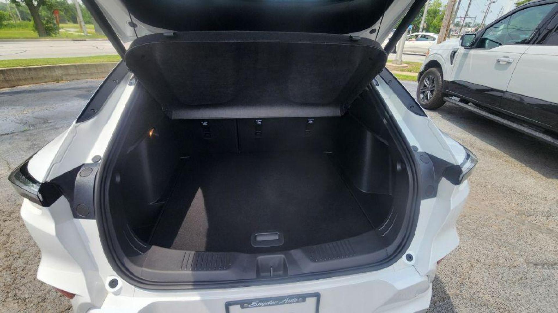2025 WHITE BUICK ENVISTA AVENIR - FWD (KL47LCEP0SB) with an 1.2L engine, Automatic transmission, located at 101 S. Halleck St., DeMotte, 46310, (219) 987-2922, 41.202343, -87.198189 - Photo#21