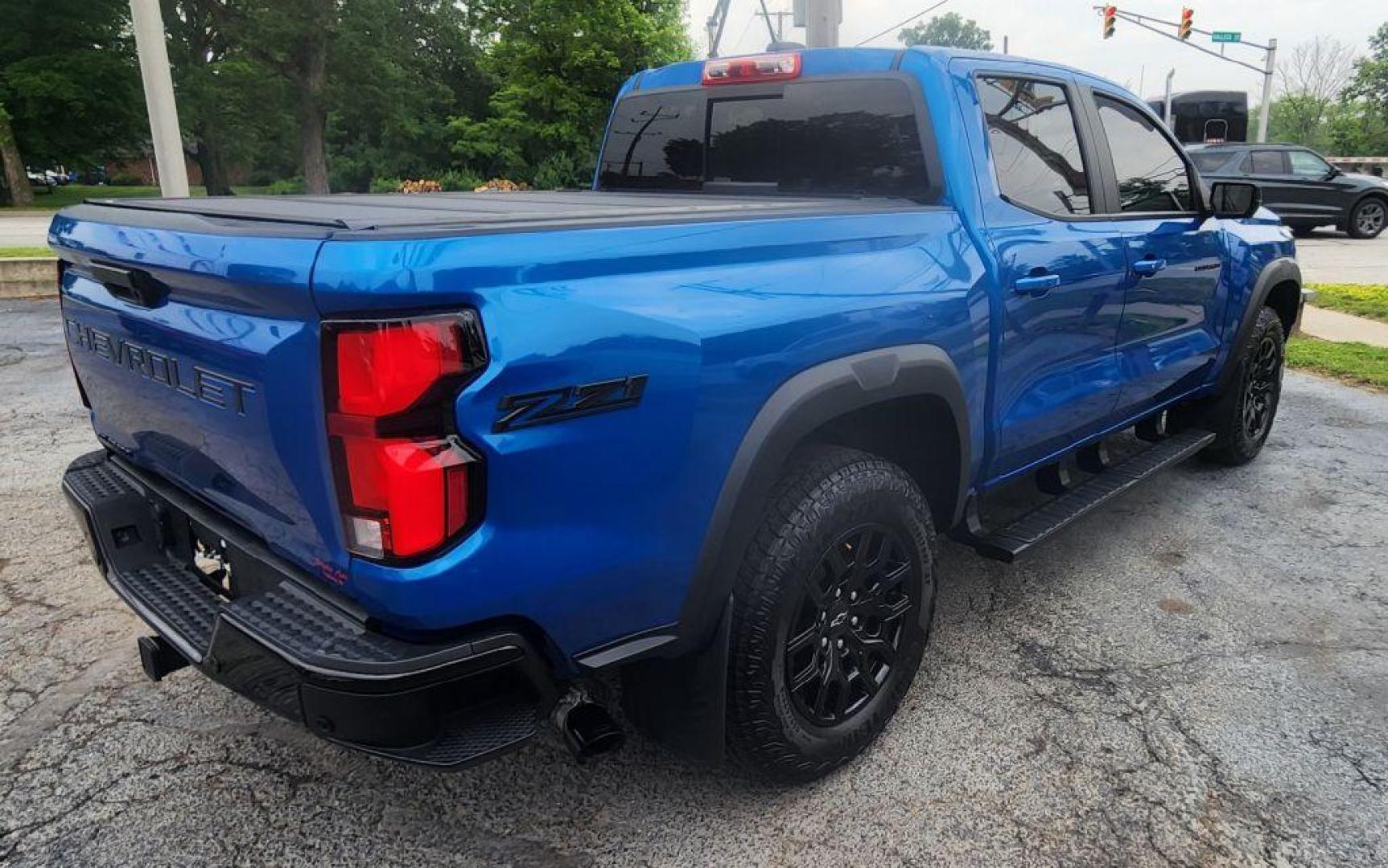 2024 BLUE CHEVROLET COLORADO Z71 - 4WD (1GCPTDEK2R1) with an 2.7L engine, Automatic transmission, located at 101 S. Halleck St., DeMotte, 46310, (219) 987-2922, 41.202343, -87.198189 - Photo#3