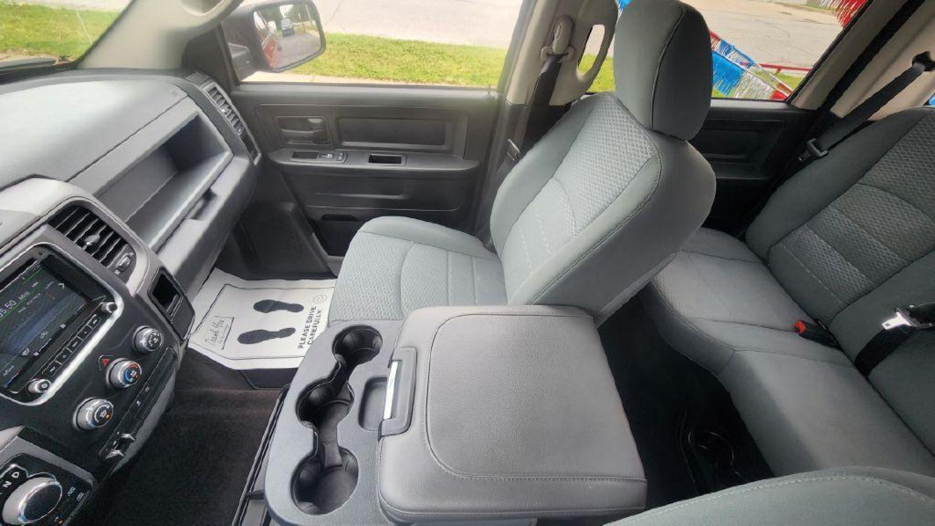 2014 BURGAN RAM 1500 ST - 4WD (1C6RR7KT1ES) with an 5.7L engine, Automatic transmission, located at 101 S. Halleck St., DeMotte, 46310, (219) 987-2922, 41.202343, -87.198189 - Photo#12