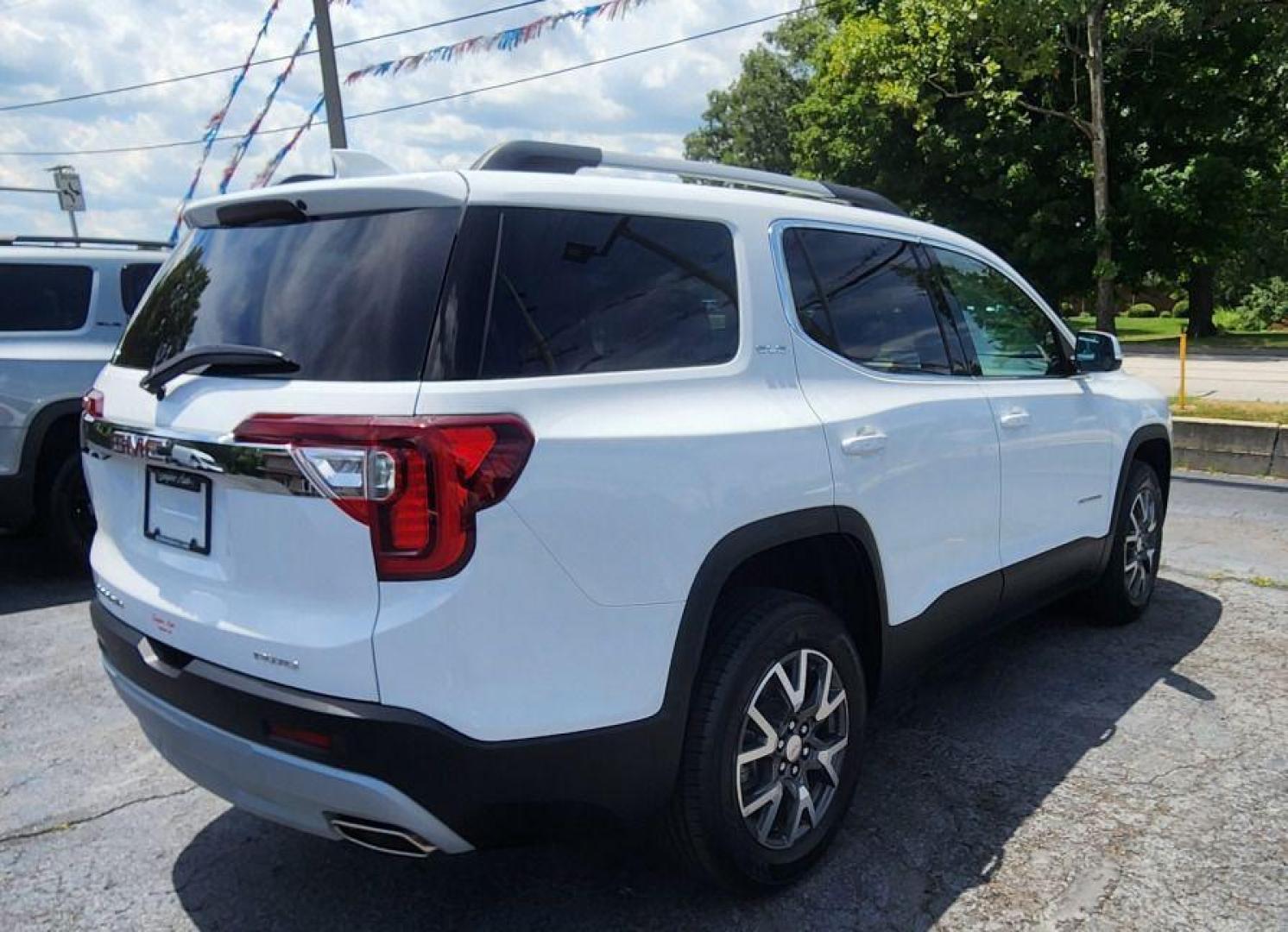 2023 WHITE GMC ACADIA SLE - AWD (1GKKNRL48PZ) with an 2.0L engine, Automatic transmission, located at 101 S. Halleck St., DeMotte, 46310, (219) 987-2922, 41.202343, -87.198189 - Photo#2