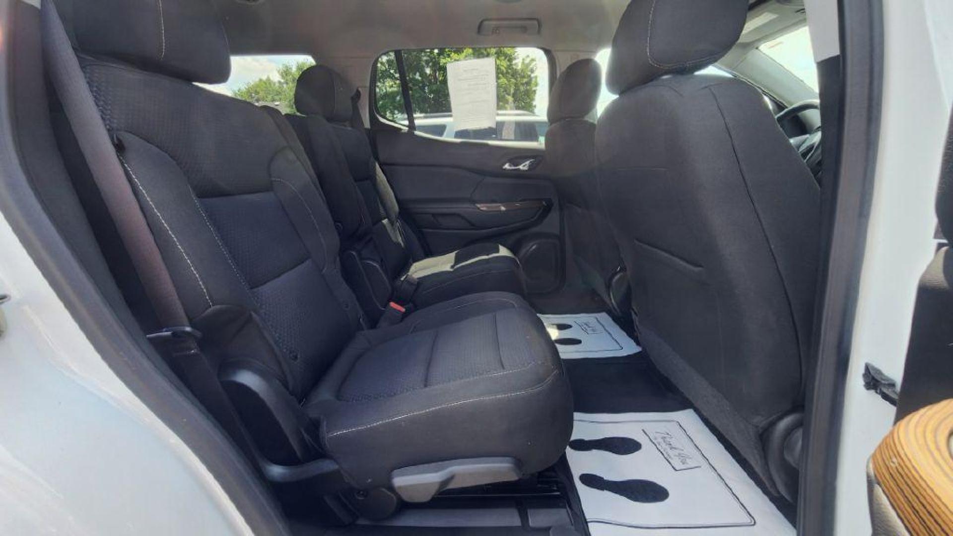 2023 WHITE GMC ACADIA SLE - AWD (1GKKNRL48PZ) with an 2.0L engine, Automatic transmission, located at 101 S. Halleck St., DeMotte, 46310, (219) 987-2922, 41.202343, -87.198189 - Photo#8