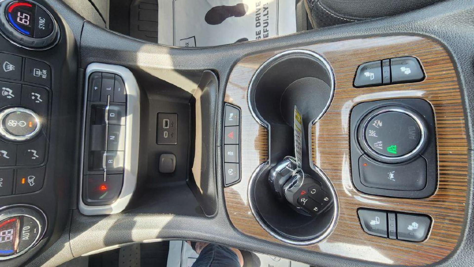 2023 WHITE GMC ACADIA SLE - AWD (1GKKNRL48PZ) with an 2.0L engine, Automatic transmission, located at 101 S. Halleck St., DeMotte, 46310, (219) 987-2922, 41.202343, -87.198189 - Photo#17