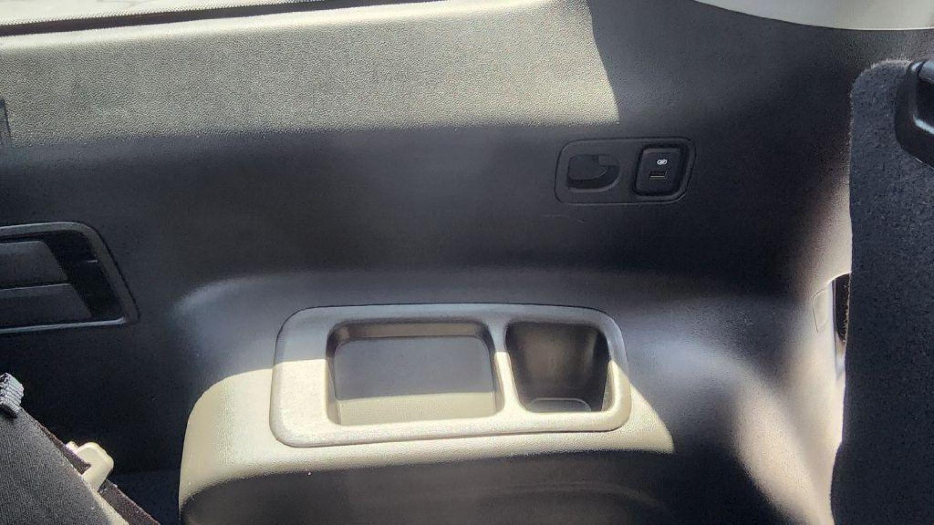 2023 WHITE GMC ACADIA SLE - AWD (1GKKNRL48PZ) with an 2.0L engine, Automatic transmission, located at 101 S. Halleck St., DeMotte, 46310, (219) 987-2922, 41.202343, -87.198189 - Photo#23