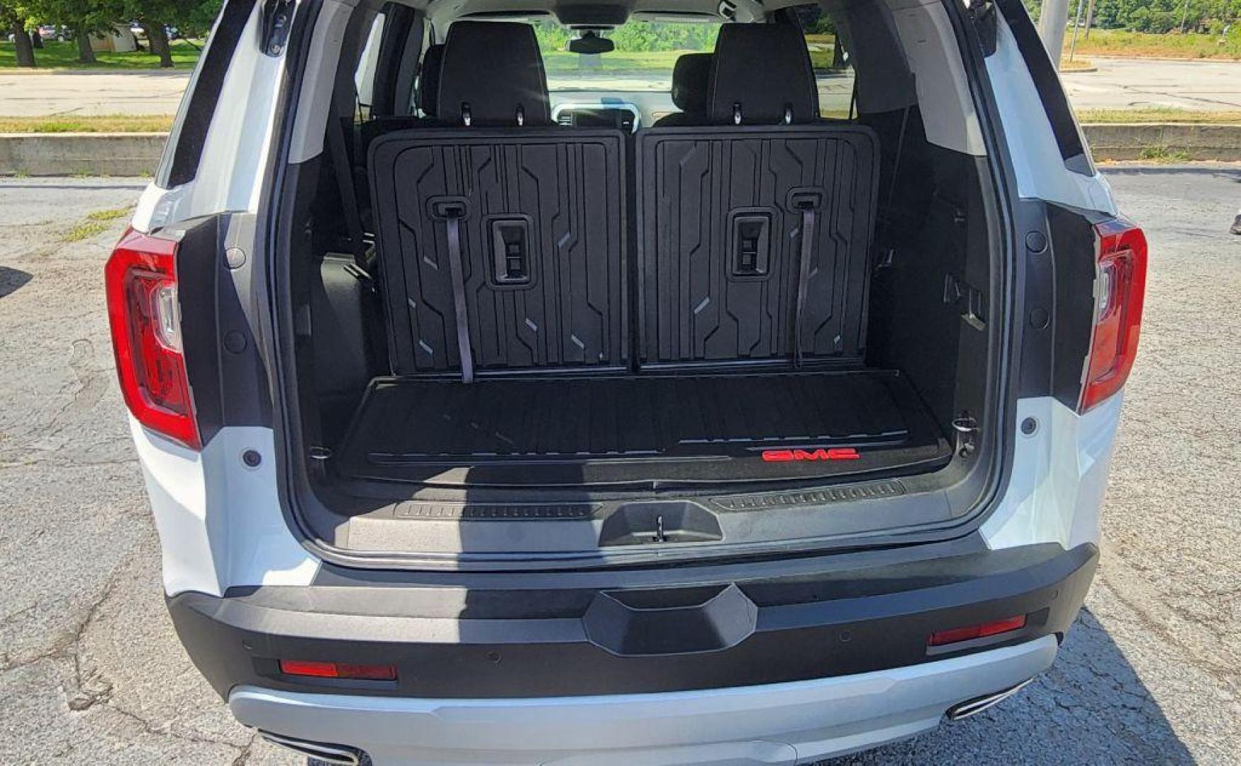 2023 WHITE GMC ACADIA SLE - AWD (1GKKNRL48PZ) with an 2.0L engine, Automatic transmission, located at 101 S. Halleck St., DeMotte, 46310, (219) 987-2922, 41.202343, -87.198189 - Photo#24