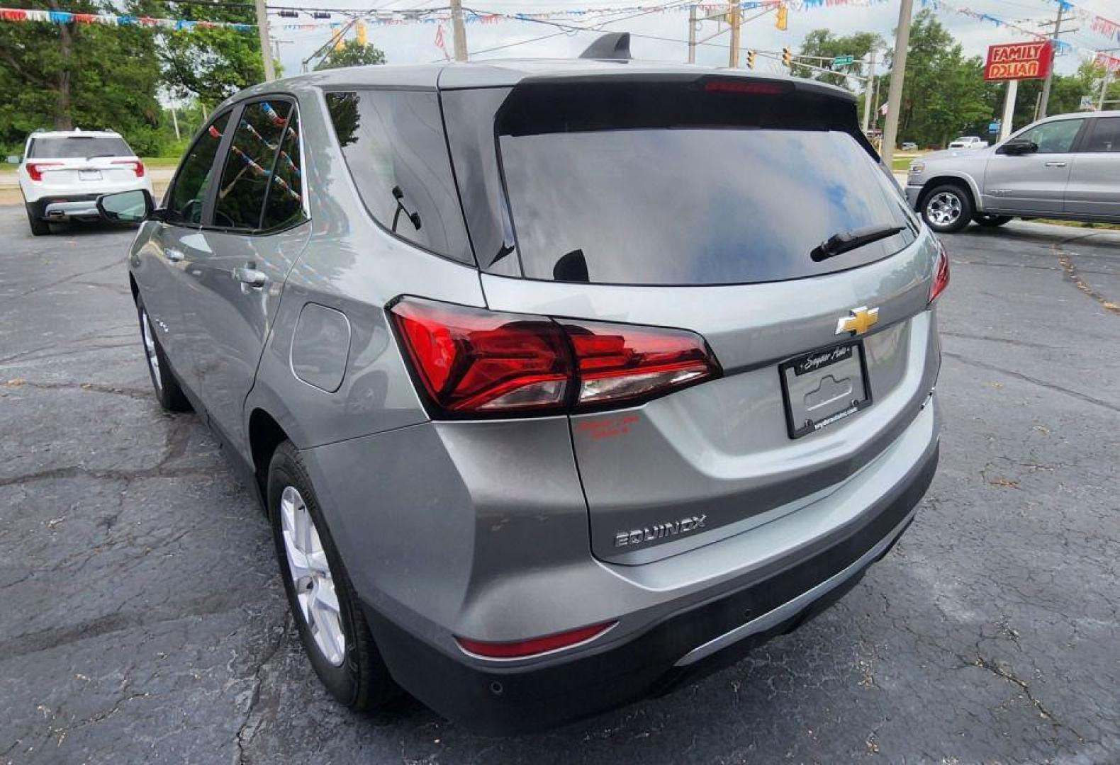 2023 GRAY CHEVROLET EQUINOX LT - AWD (3GNAXTEG1PS) with an 1.5L engine, Automatic transmission, located at 101 S. Halleck St., DeMotte, 46310, (219) 987-2922, 41.202343, -87.198189 - Photo#3