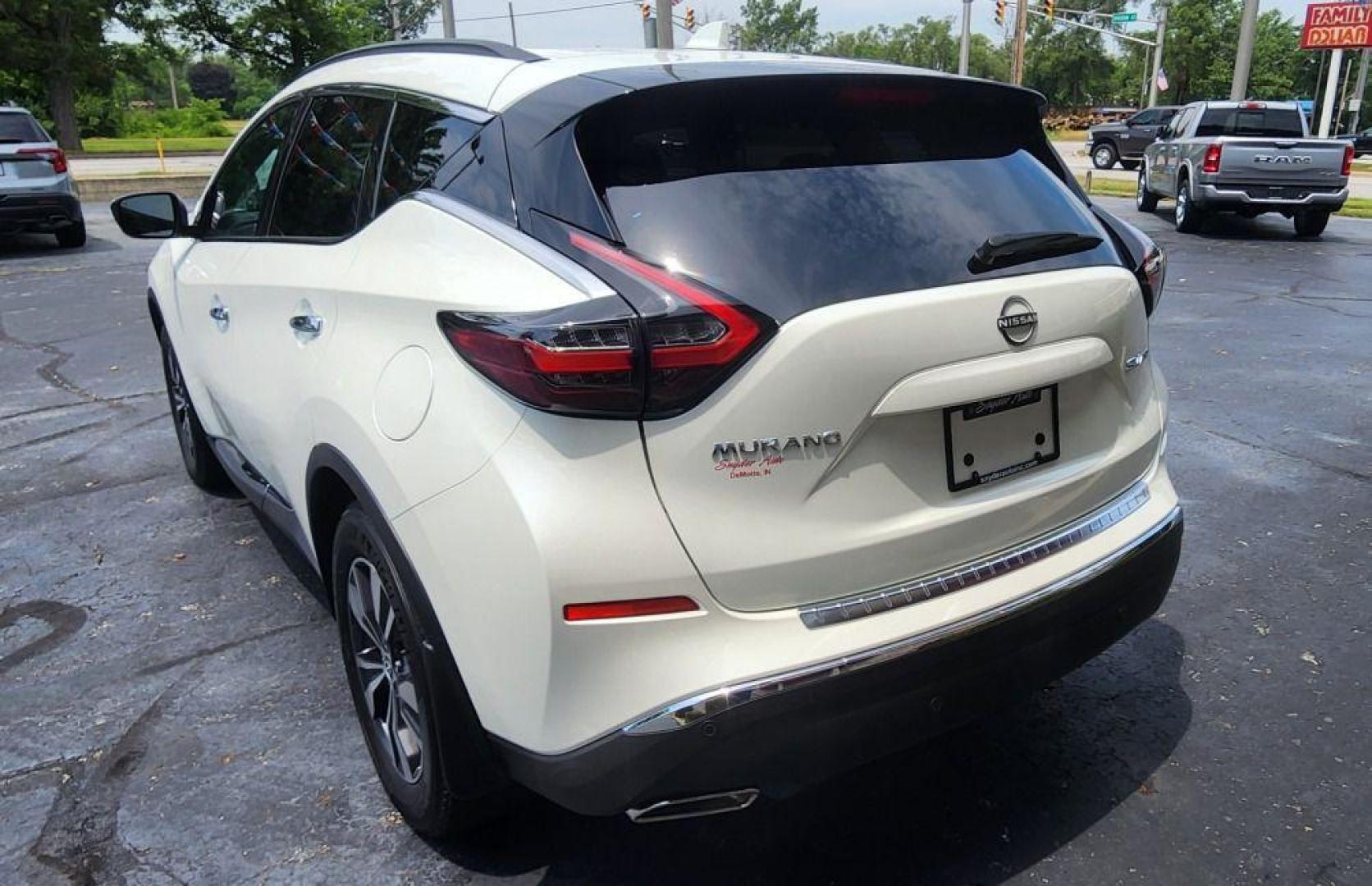 2024 WHITE NISSAN MURANO SV - AWD (5N1AZ2BS5RC) with an 3.5L engine, Continuously Variable transmission, located at 101 S. Halleck St., DeMotte, 46310, (219) 987-2922, 41.202343, -87.198189 - Photo#3