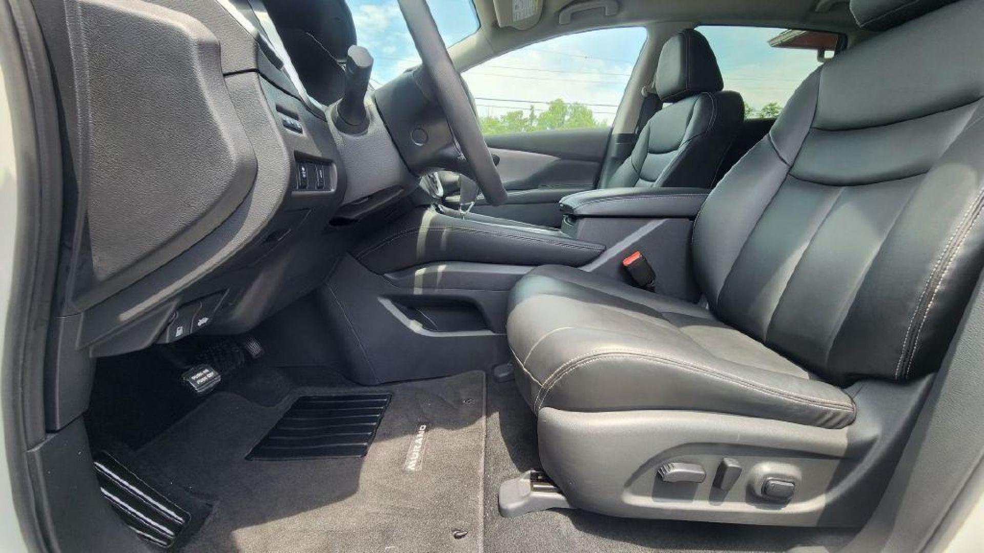 2024 WHITE NISSAN MURANO SV - AWD (5N1AZ2BS5RC) with an 3.5L engine, Continuously Variable transmission, located at 101 S. Halleck St., DeMotte, 46310, (219) 987-2922, 41.202343, -87.198189 - Photo#4
