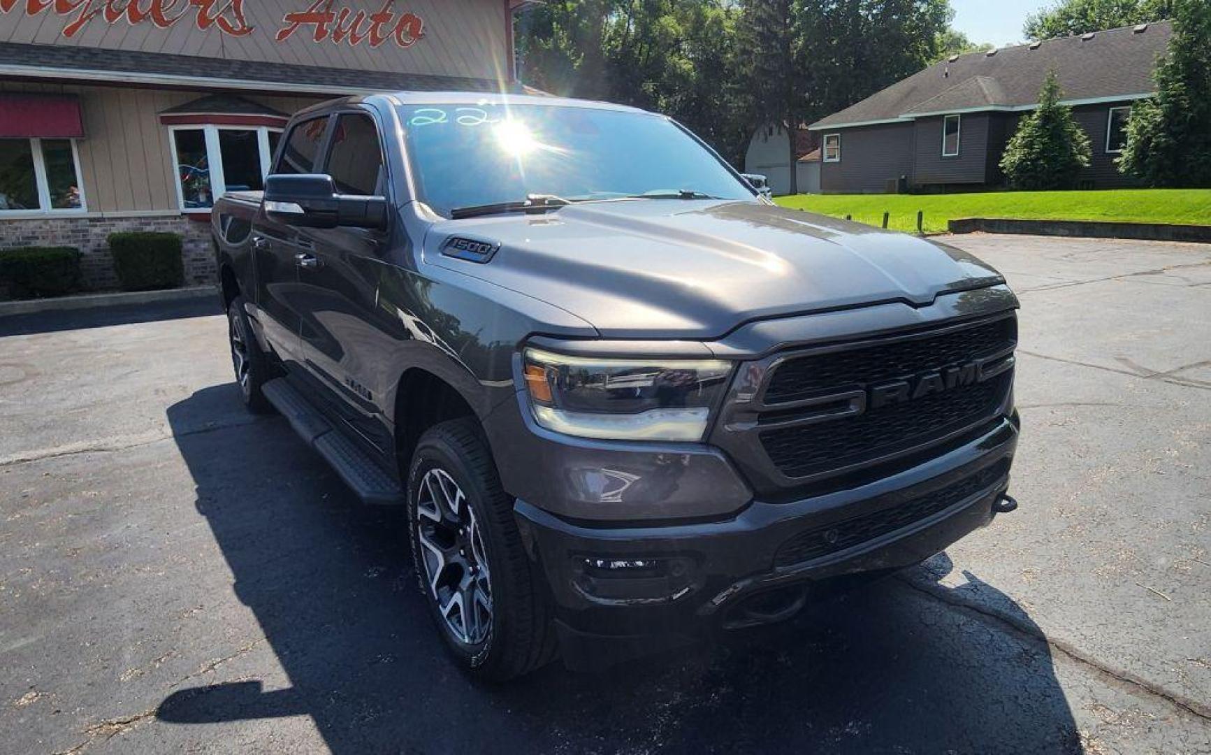 2022 GRAY RAM 1500 BIG HORN/LONE STAR - 4WD (1C6SRFFT4NN) with an 5.7L engine, Automatic transmission, located at 101 S. Halleck St., DeMotte, 46310, (219) 987-2922, 41.202343, -87.198189 - Photo#1