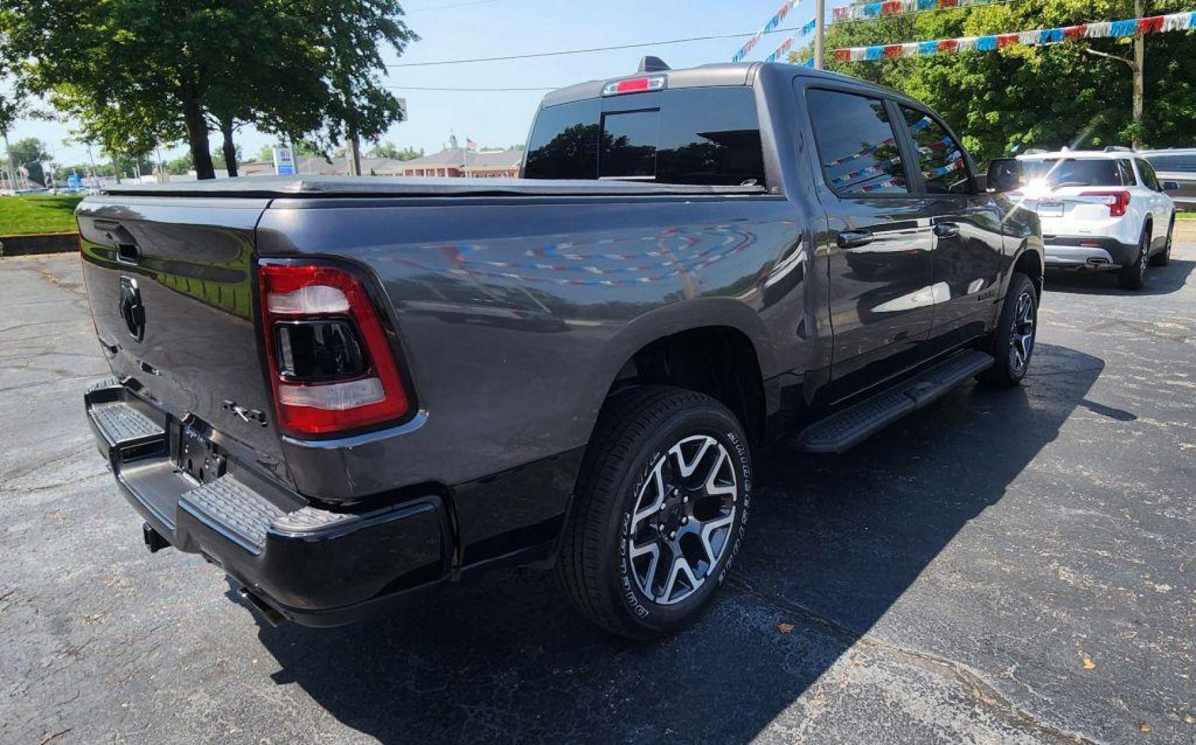 2022 GRAY RAM 1500 BIG HORN/LONE STAR - 4WD (1C6SRFFT4NN) with an 5.7L engine, Automatic transmission, located at 101 S. Halleck St., DeMotte, 46310, (219) 987-2922, 41.202343, -87.198189 - Photo#2