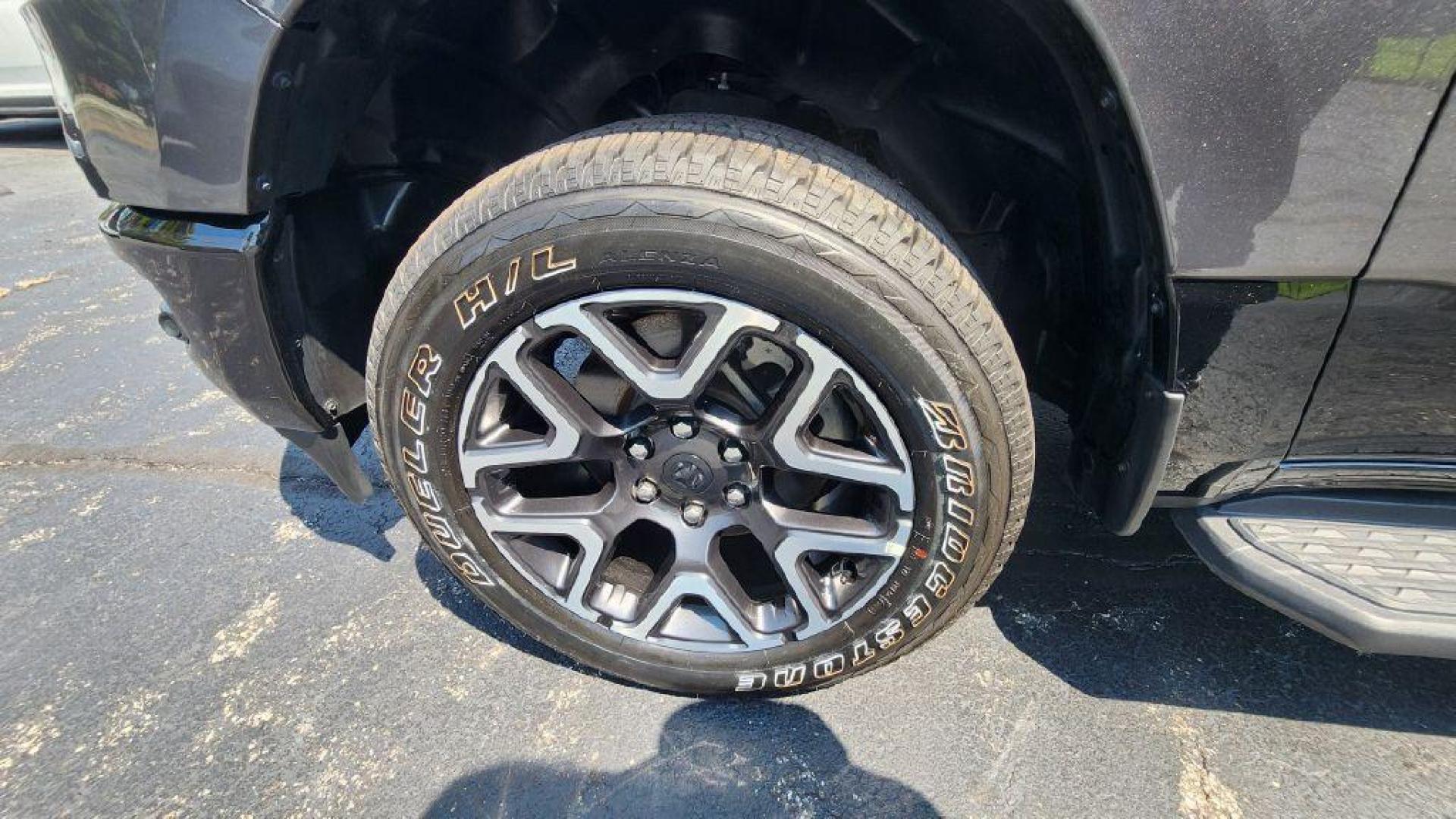 2022 GRAY RAM 1500 BIG HORN/LONE STAR - 4WD (1C6SRFFT4NN) with an 5.7L engine, Automatic transmission, located at 101 S. Halleck St., DeMotte, 46310, (219) 987-2922, 41.202343, -87.198189 - Photo#20