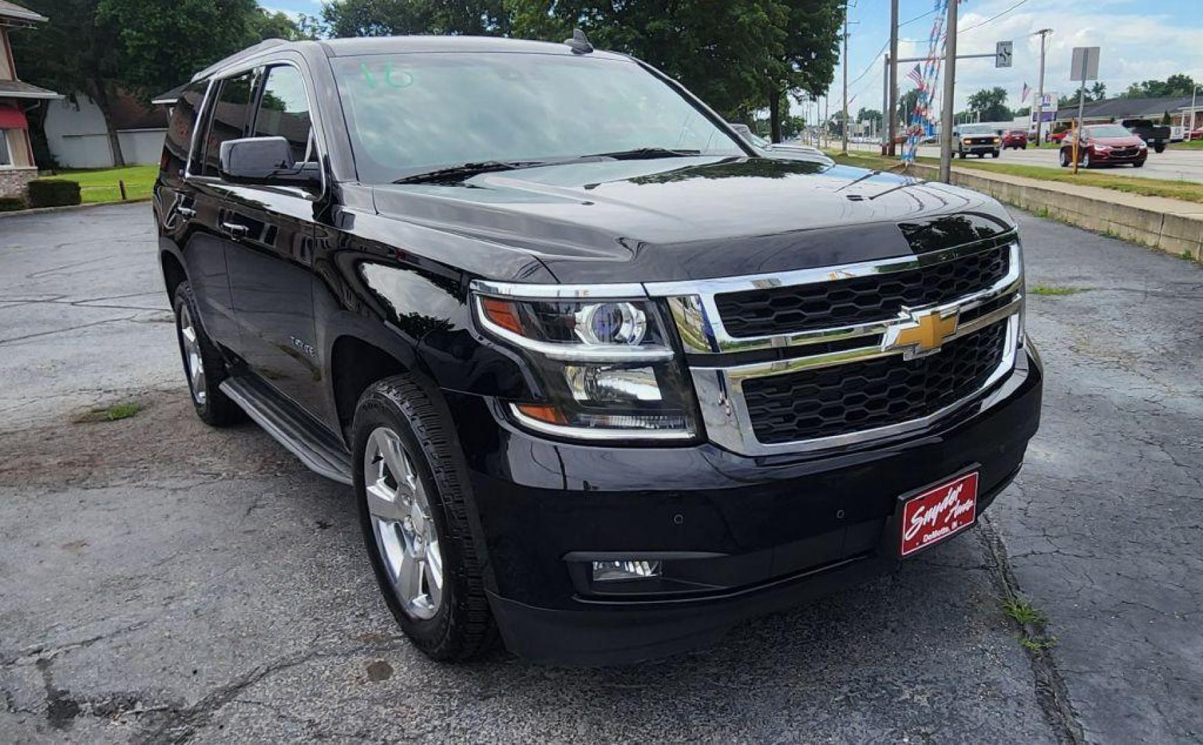 2016 BLACK CHEVROLET TAHOE 1500 LT - 4WD (1GNSKBKCXGR) with an 5.3L engine, Automatic transmission, located at 101 S. Halleck St., DeMotte, 46310, (219) 987-2922, 41.202343, -87.198189 - Photo#1