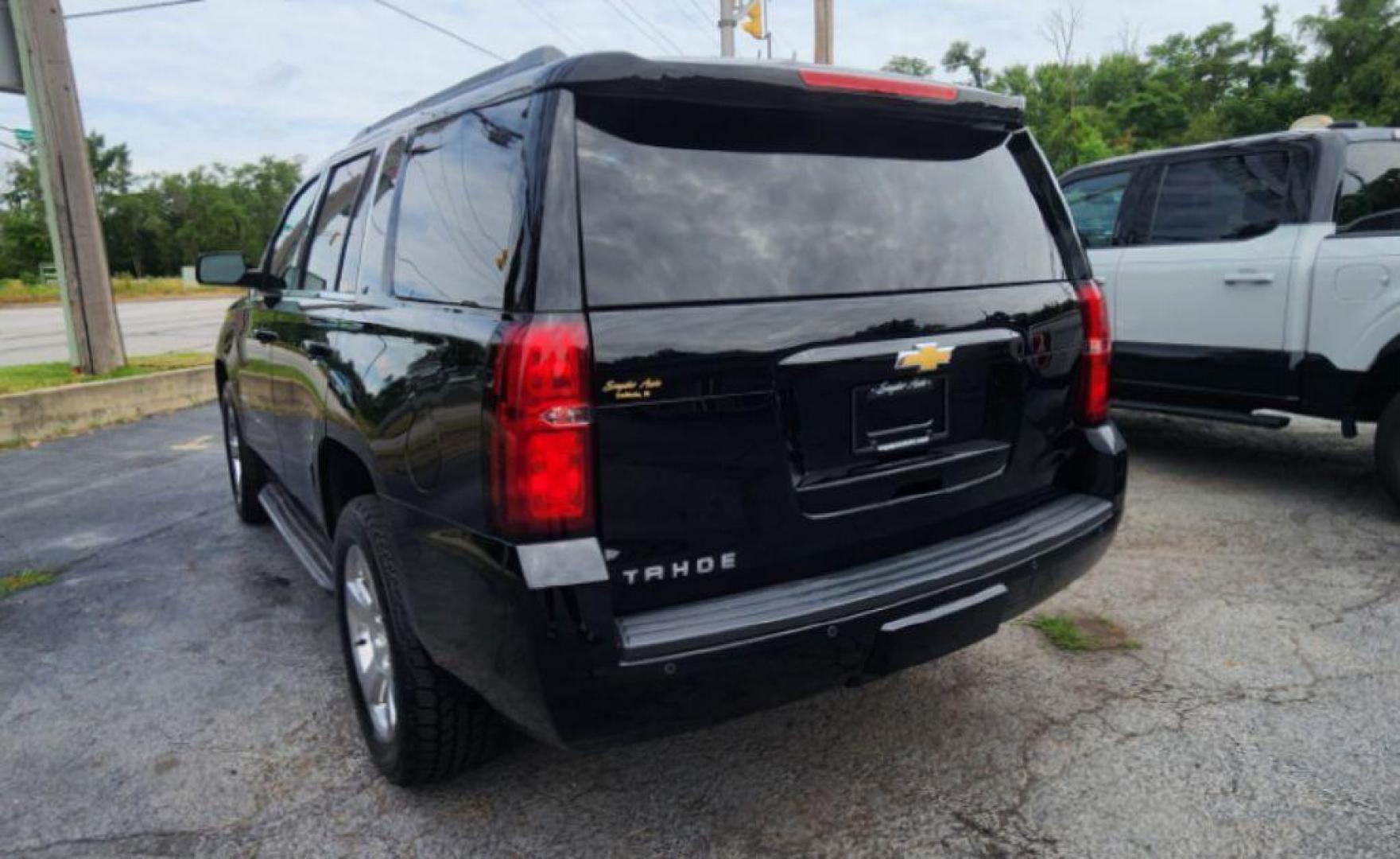 2016 BLACK CHEVROLET TAHOE 1500 LT - 4WD (1GNSKBKCXGR) with an 5.3L engine, Automatic transmission, located at 101 S. Halleck St., DeMotte, 46310, (219) 987-2922, 41.202343, -87.198189 - Photo#3