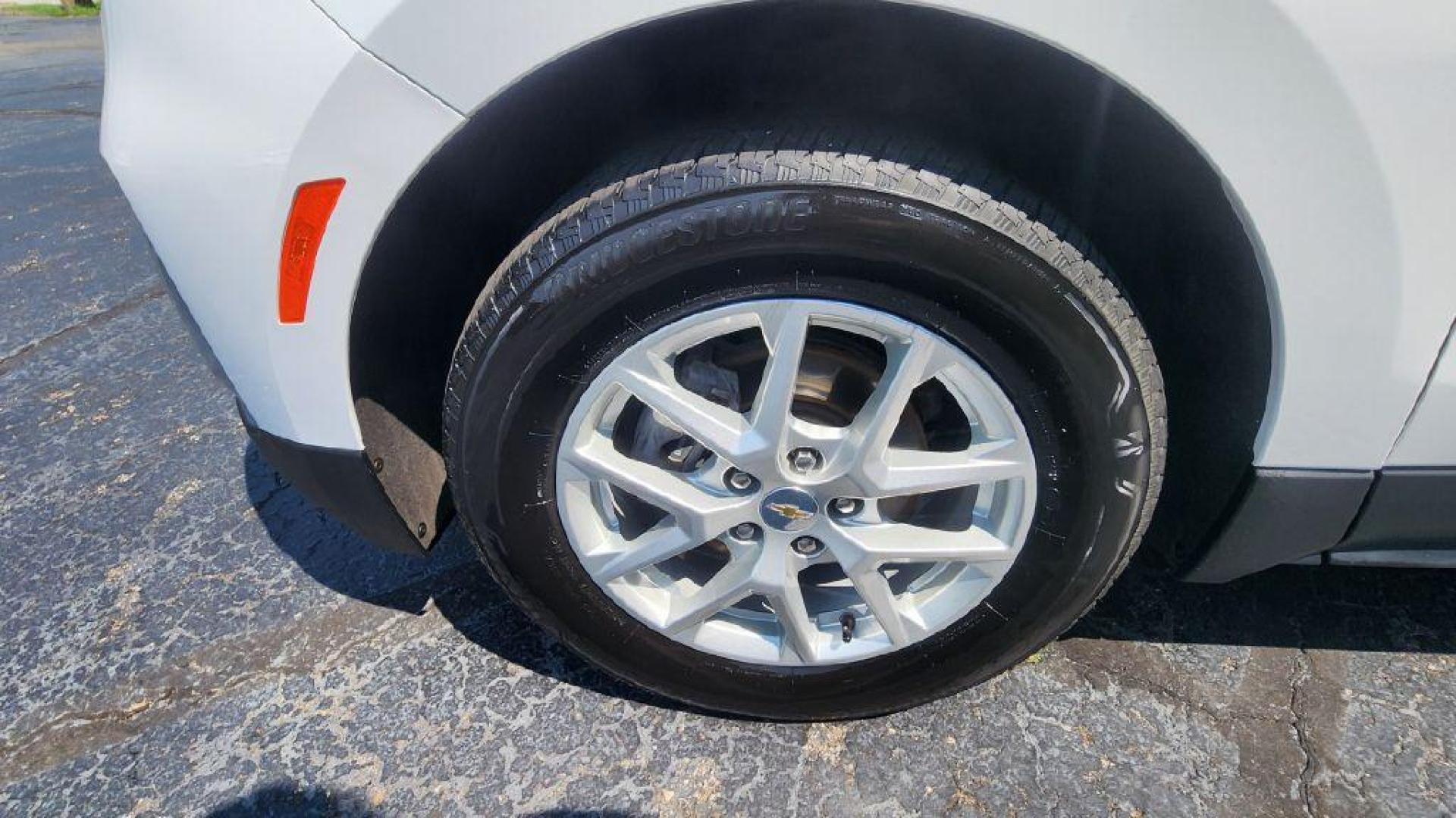 2023 WHITE CHEVROLET EQUINOX LT (3GNAXUEG7PS) with an 1.5L engine, Automatic transmission, located at 101 S. Halleck St., DeMotte, 46310, (219) 987-2922, 41.202343, -87.198189 - Photo#21