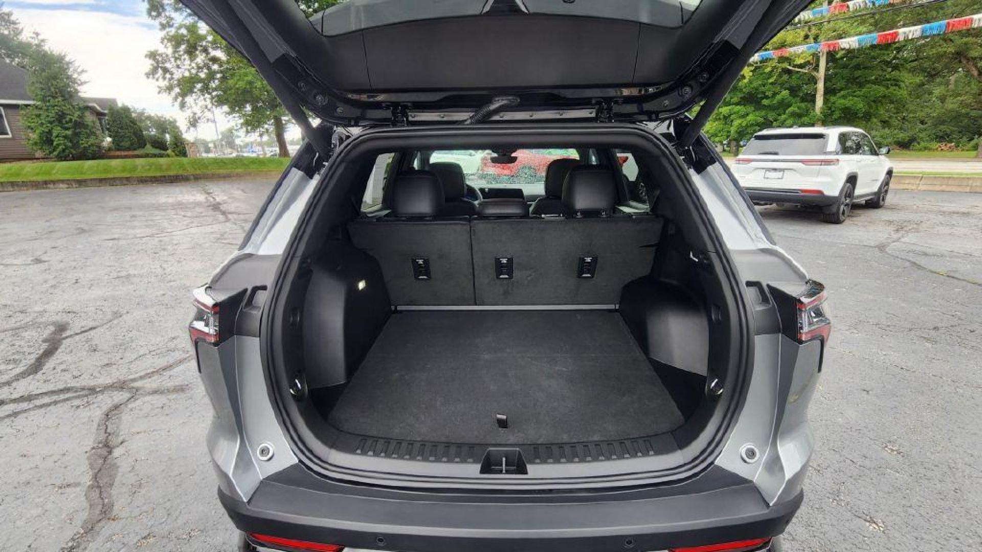 2025 GRAY CHEVROLET EQUINOX RS (3GNAXTEG4SL) with an 1.5L engine, Automatic transmission, located at 101 S. Halleck St., DeMotte, 46310, (219) 987-2922, 41.202343, -87.198189 - Photo#18