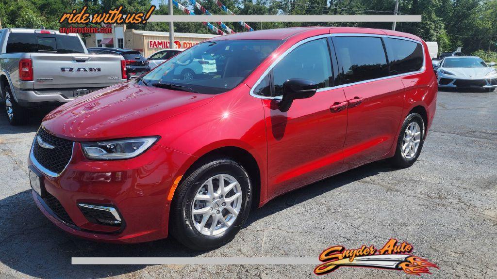 photo of 2024 CHRYSLER PACIFICA TOURING L - WD