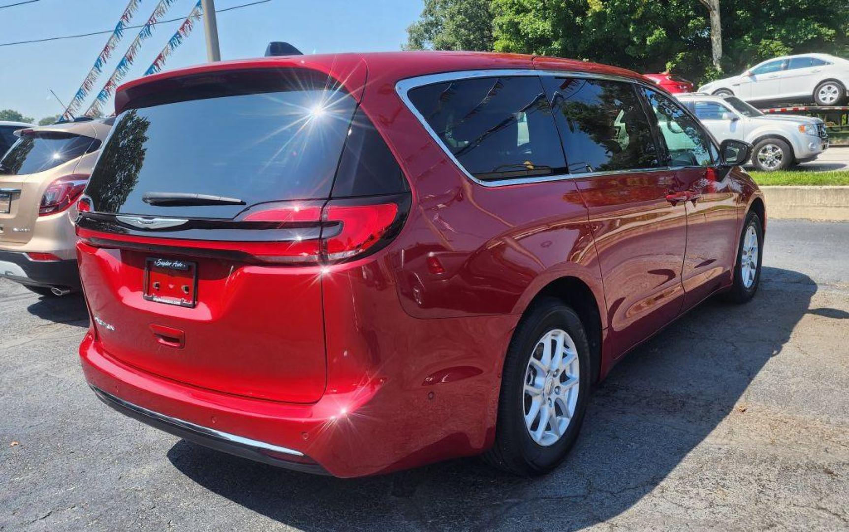 2024 BURGUN CHRYSLER PACIFICA TOURING L - WD (2C4RC1BG1RR) with an 3.6L engine, Automatic transmission, located at 101 S. Halleck St., DeMotte, 46310, (219) 987-2922, 41.202343, -87.198189 - Photo#2