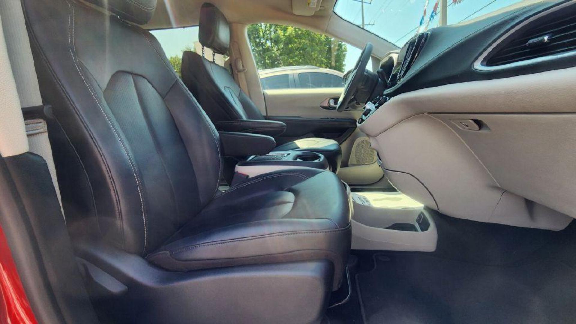 2024 BURGUN CHRYSLER PACIFICA TOURING L - WD (2C4RC1BG1RR) with an 3.6L engine, Automatic transmission, located at 101 S. Halleck St., DeMotte, 46310, (219) 987-2922, 41.202343, -87.198189 - Photo#9