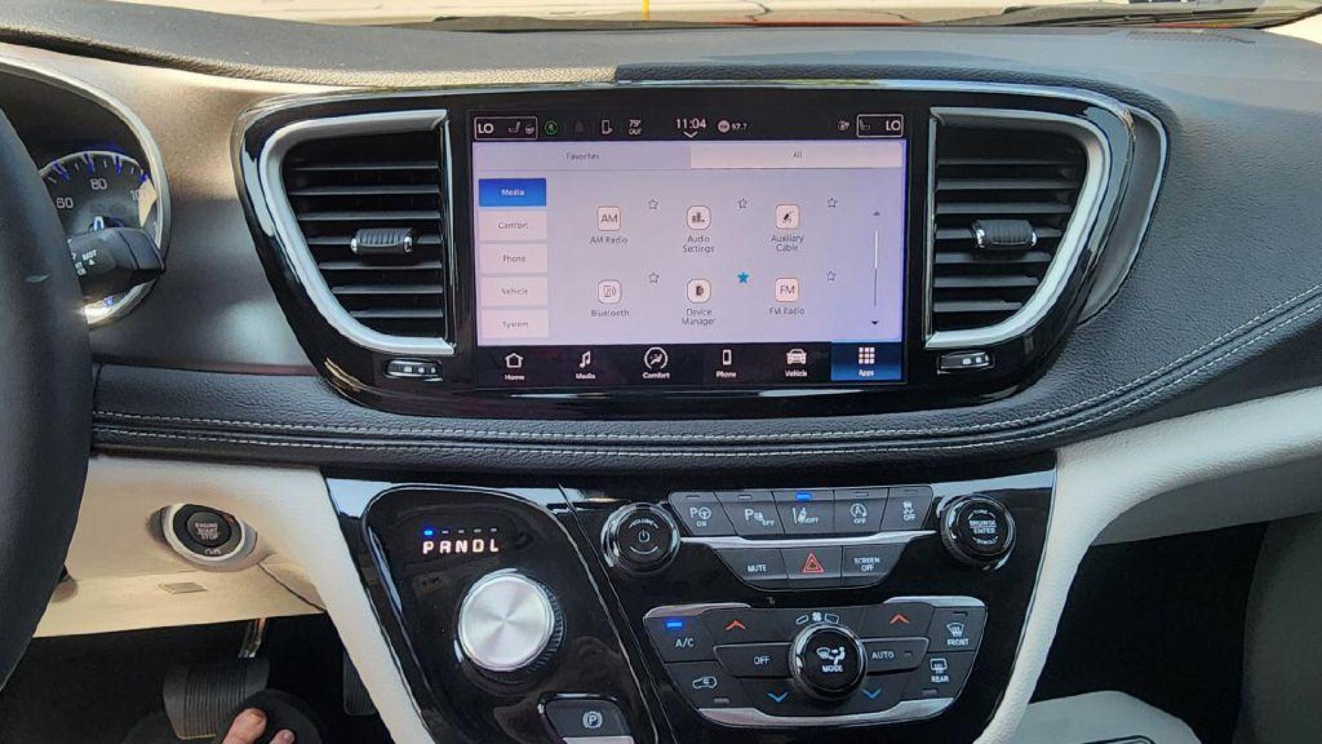 2024 BURGUN CHRYSLER PACIFICA TOURING L - WD (2C4RC1BG1RR) with an 3.6L engine, Automatic transmission, located at 101 S. Halleck St., DeMotte, 46310, (219) 987-2922, 41.202343, -87.198189 - Photo#12