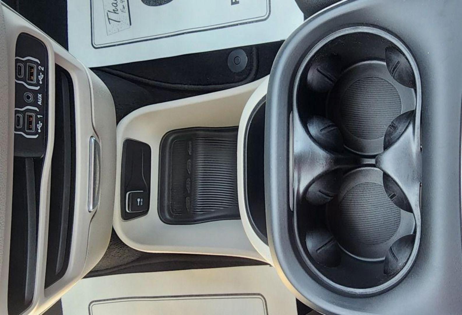 2024 BURGUN CHRYSLER PACIFICA TOURING L - WD (2C4RC1BG1RR) with an 3.6L engine, Automatic transmission, located at 101 S. Halleck St., DeMotte, 46310, (219) 987-2922, 41.202343, -87.198189 - Photo#14