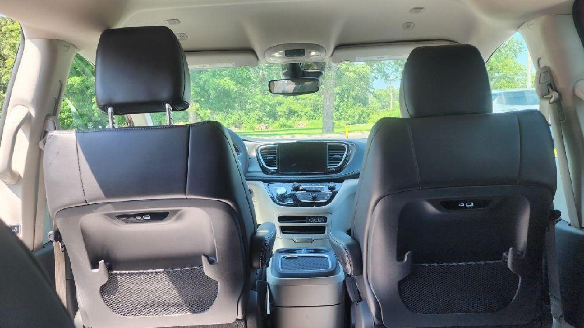 2024 BURGUN CHRYSLER PACIFICA TOURING L - WD (2C4RC1BG1RR) with an 3.6L engine, Automatic transmission, located at 101 S. Halleck St., DeMotte, 46310, (219) 987-2922, 41.202343, -87.198189 - Photo#19
