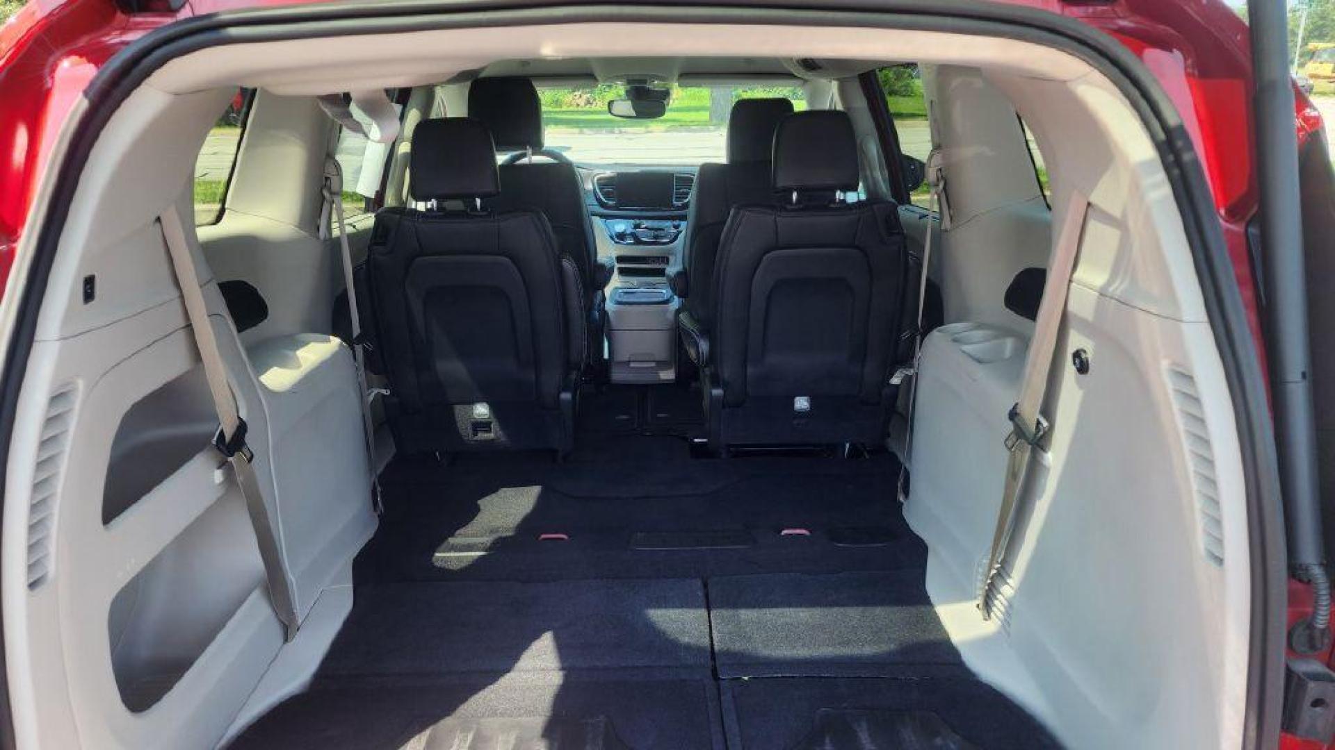 2024 BURGUN CHRYSLER PACIFICA TOURING L - WD (2C4RC1BG1RR) with an 3.6L engine, Automatic transmission, located at 101 S. Halleck St., DeMotte, 46310, (219) 987-2922, 41.202343, -87.198189 - Photo#25
