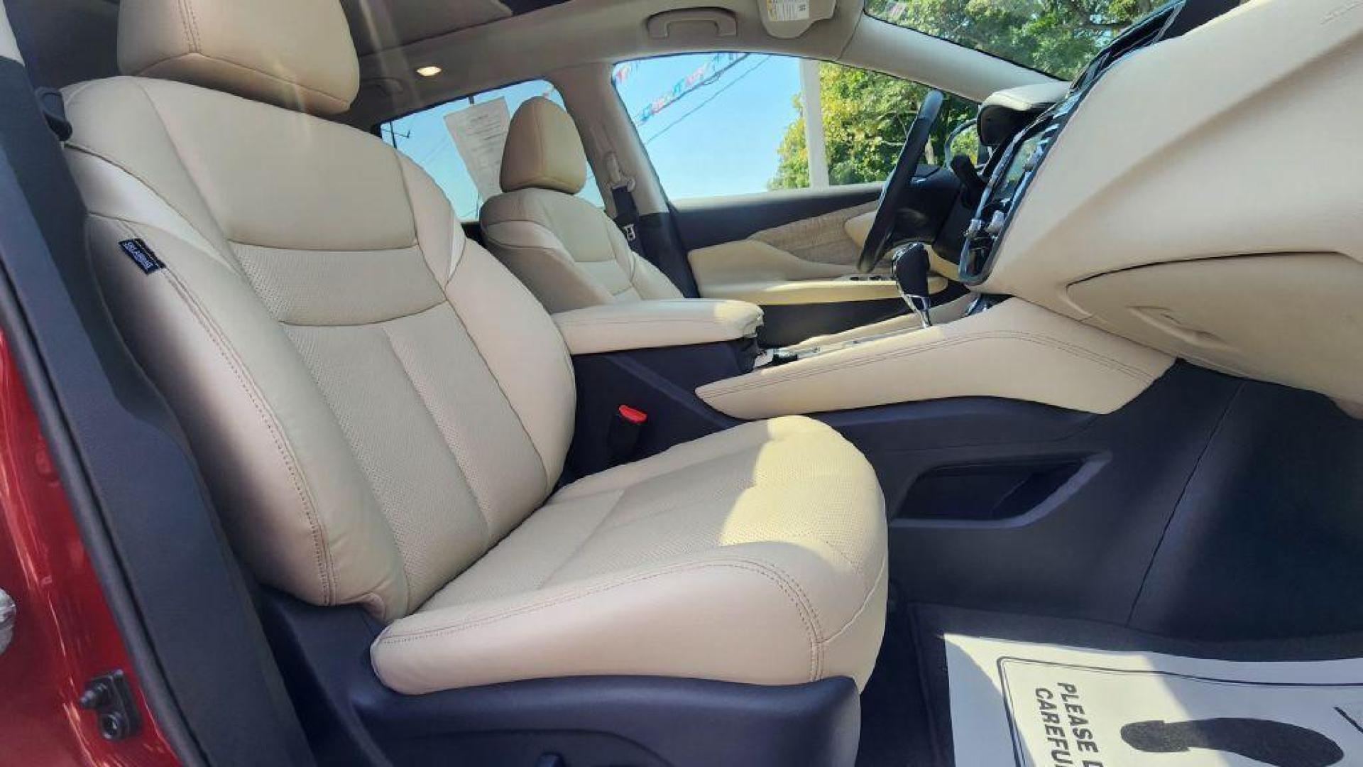 2024 RED NISSAN MURANO SL - AWD (5N1AZ2CS8RC) with an 3.5L engine, Continuously Variable transmission, located at 101 S. Halleck St., DeMotte, 46310, (219) 987-2922, 41.202343, -87.198189 - Photo#7
