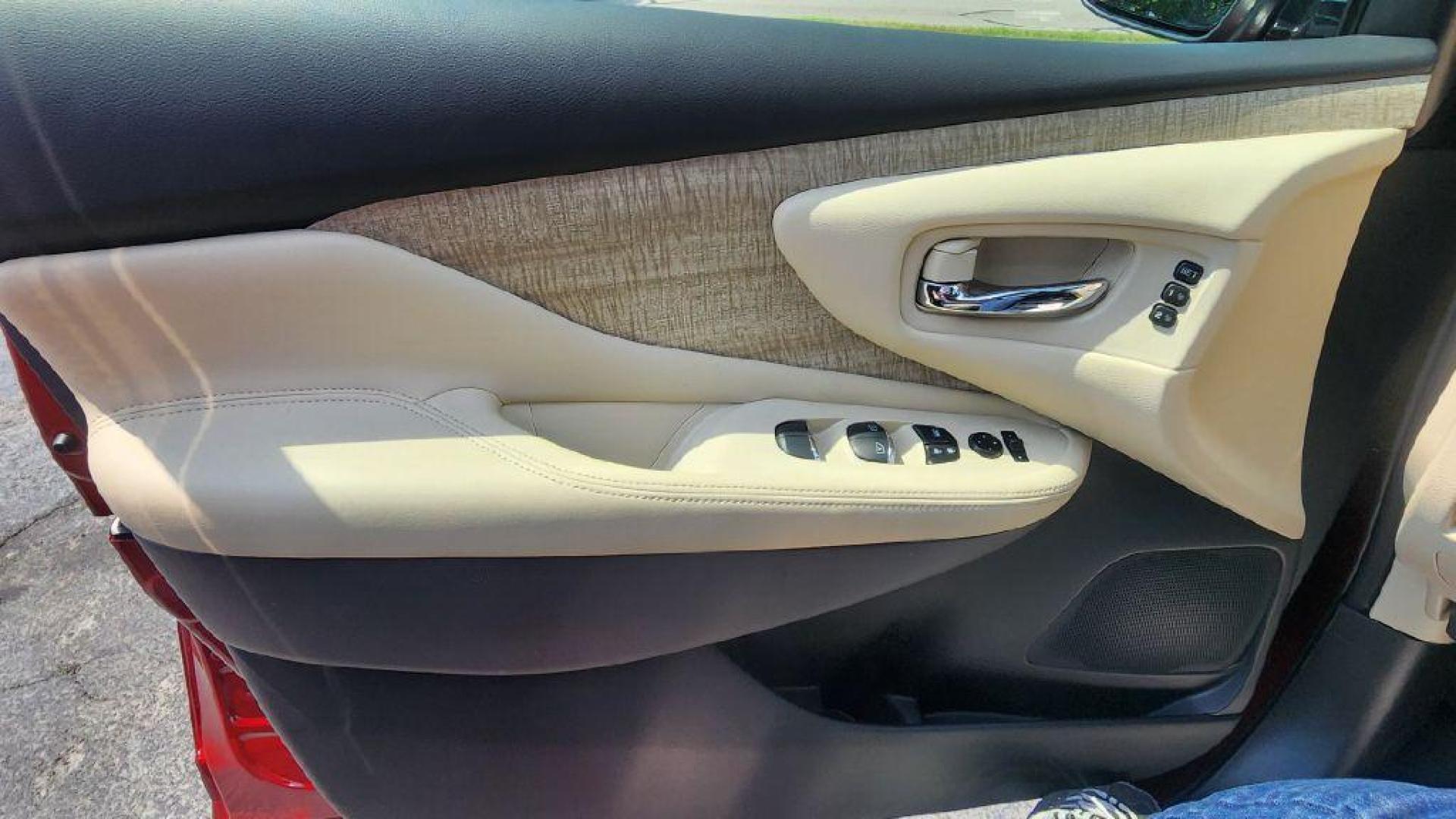 2024 RED NISSAN MURANO SL - AWD (5N1AZ2CS8RC) with an 3.5L engine, Continuously Variable transmission, located at 101 S. Halleck St., DeMotte, 46310, (219) 987-2922, 41.202343, -87.198189 - Photo#17